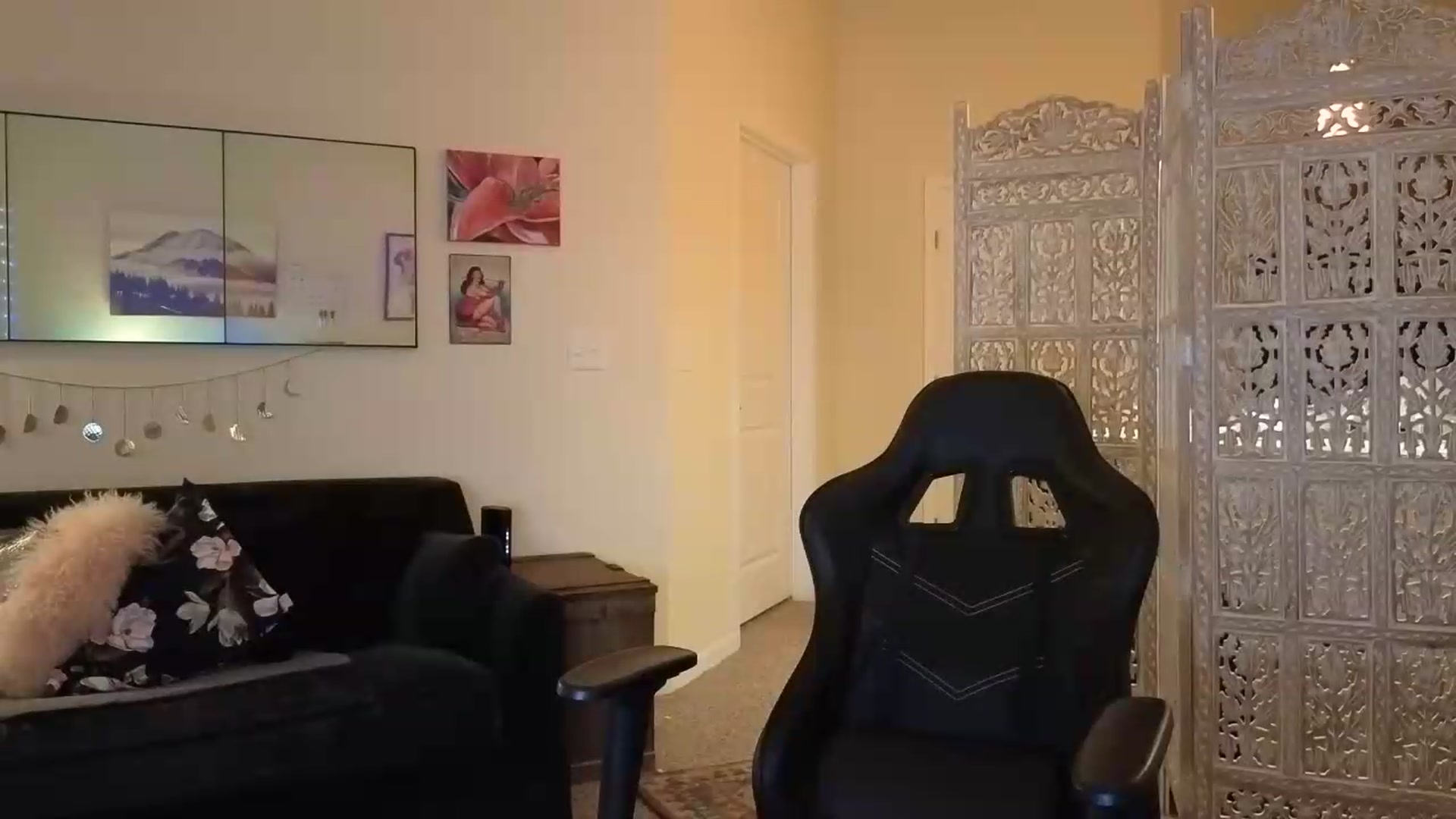 Gallery image thumbnail from goddessjinna's myfreecams stream on, 08/12/2026, 03:49 image 19 of 20