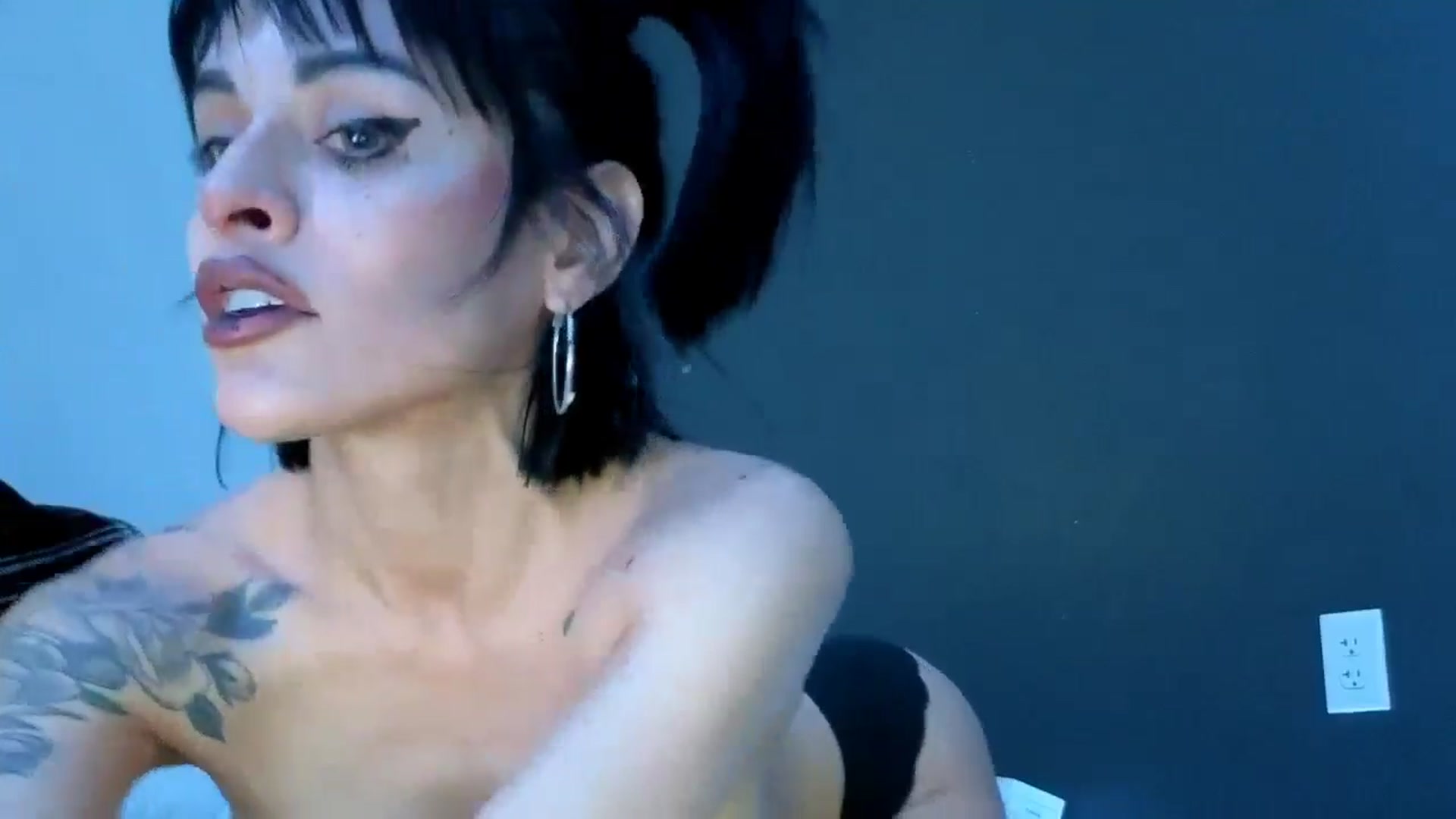 Gallery image thumbnail from gothybat's myfreecams stream on, 03/03/2026, 19:57 image 17 of 20