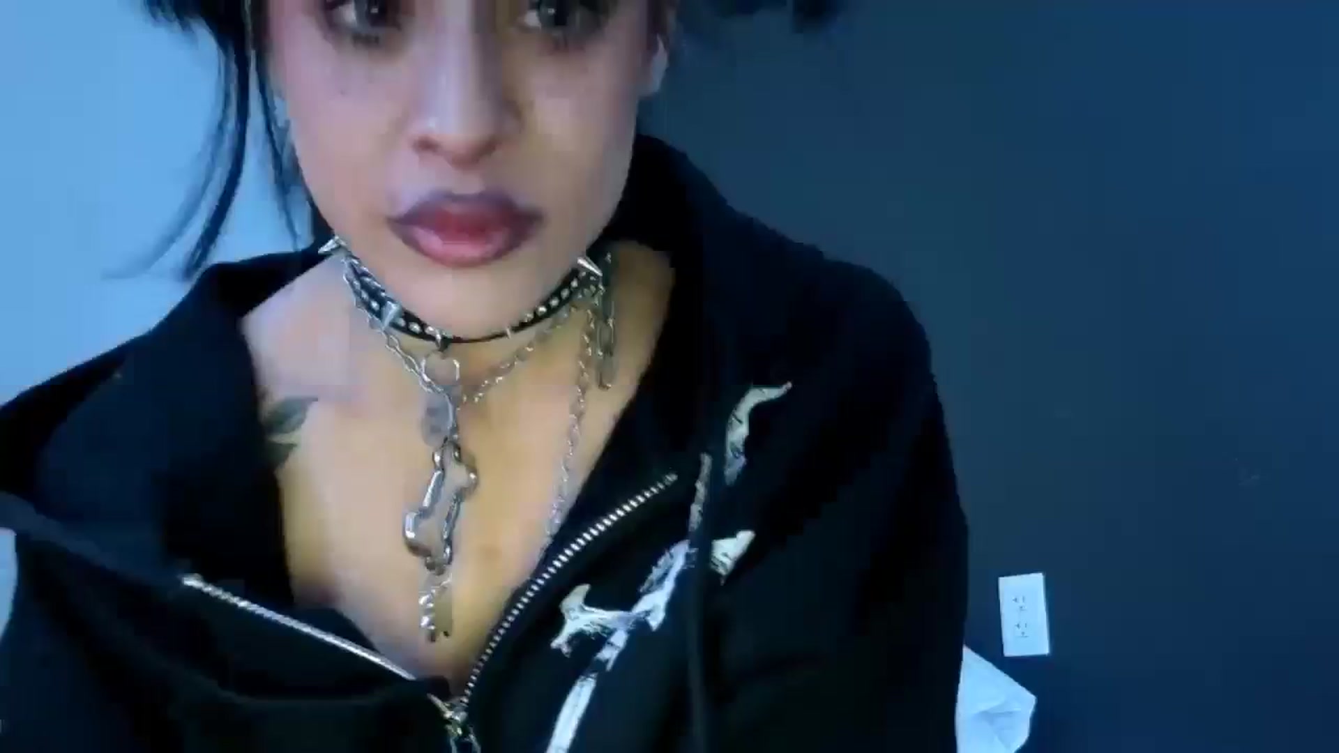 Gallery image thumbnail from gothybat's myfreecams stream on, 03/07/2026, 19:13 image 14 of 20