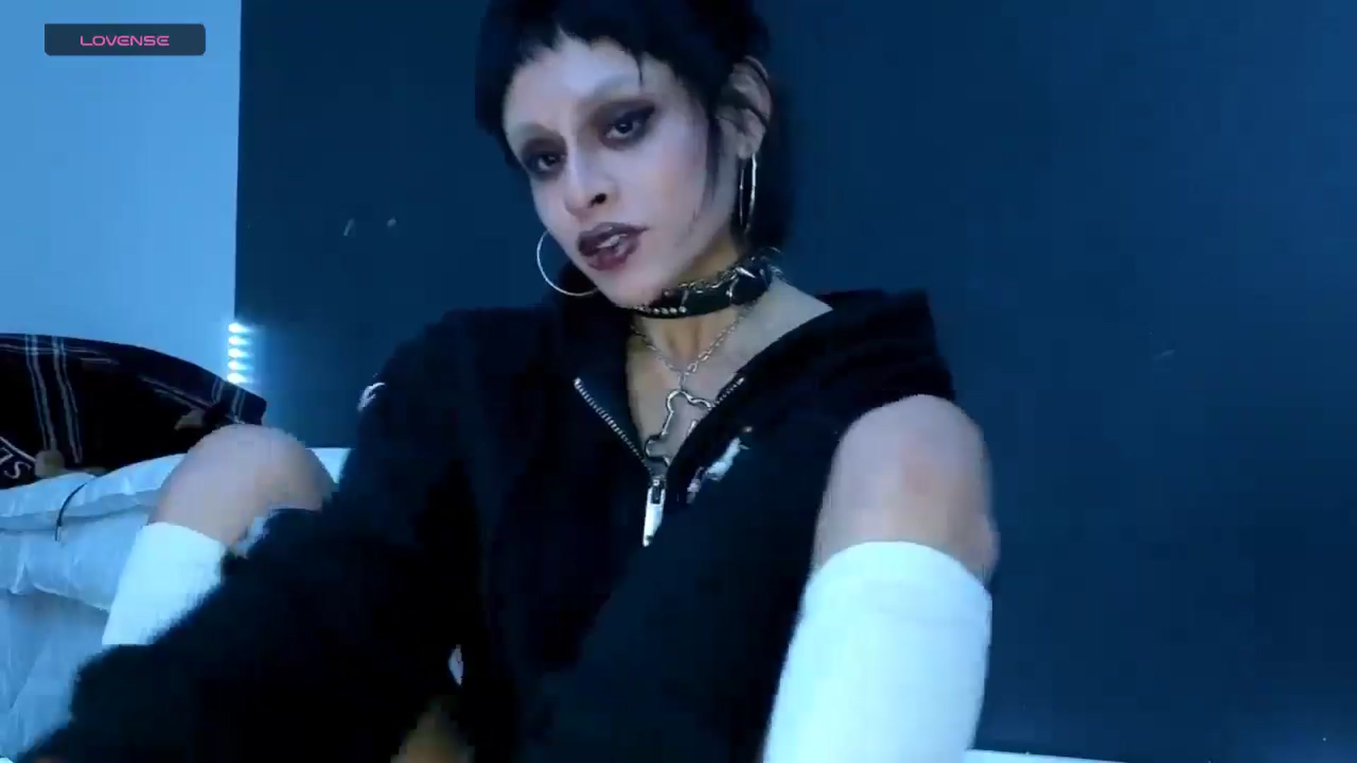 Gallery image thumbnail from gothybat's myfreecams stream on, 03/10/2026, 02:30 image 8 of 20