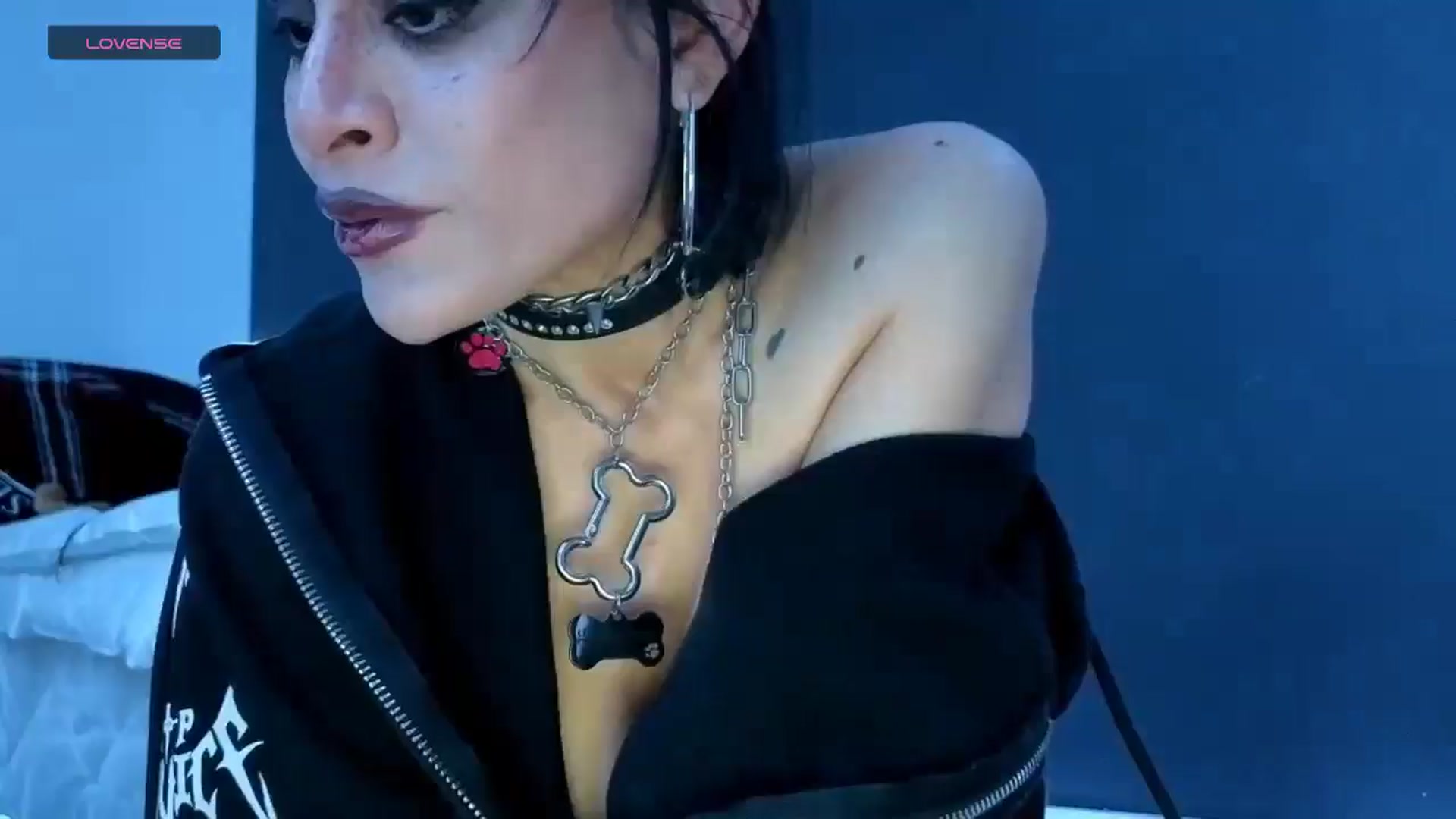 Gallery image thumbnail from gothybat's myfreecams stream on, 03/10/2026, 02:30 image 1 of 20