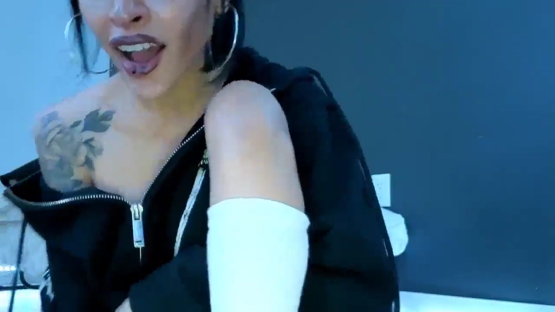 Gallery image thumbnail from gothybat's myfreecams stream on, 03/11/2026, 20:10 image 16 of 20