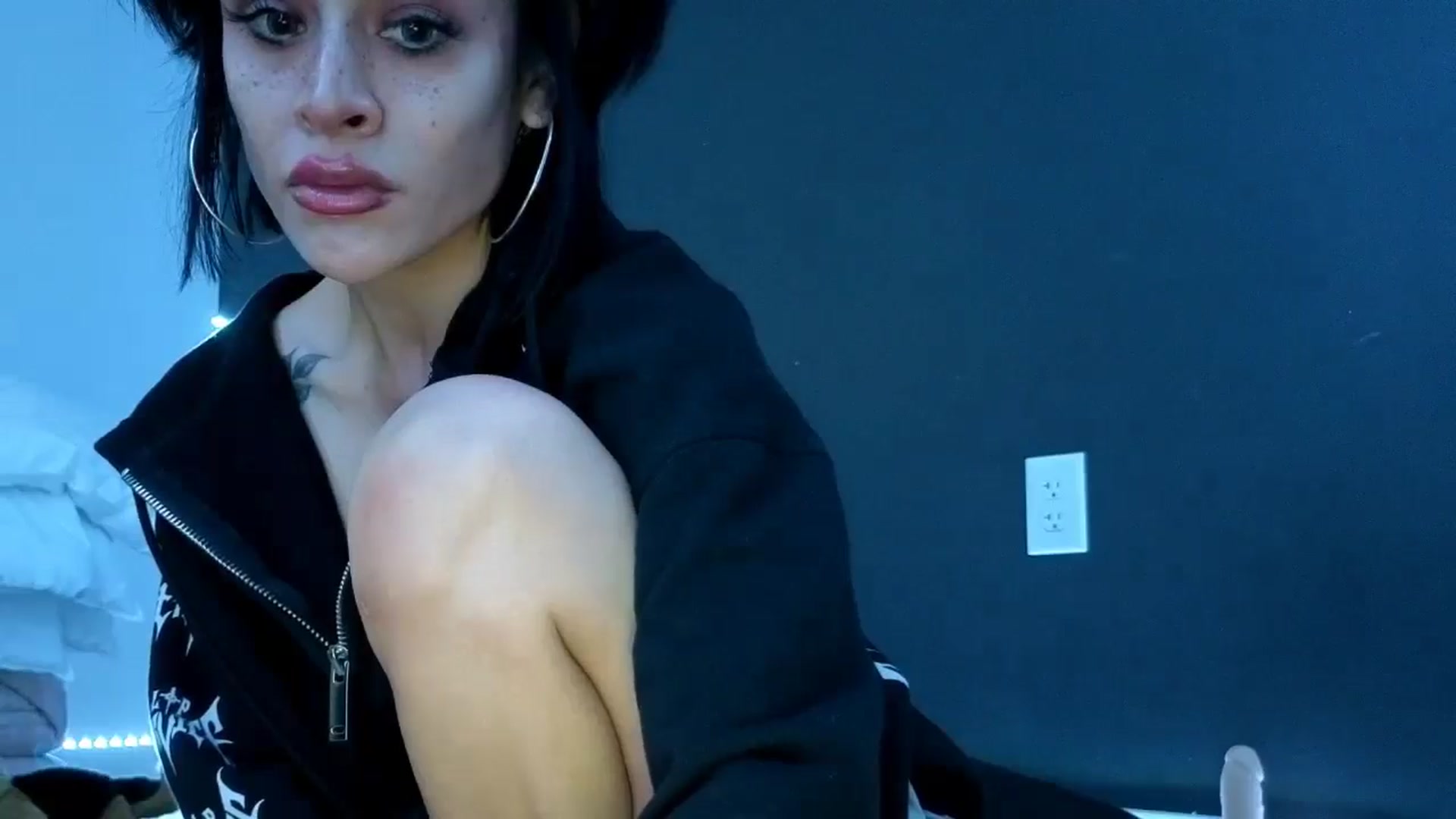 Gallery image thumbnail from gothybat's myfreecams stream on, 03/14/2026, 18:43 image 6 of 20