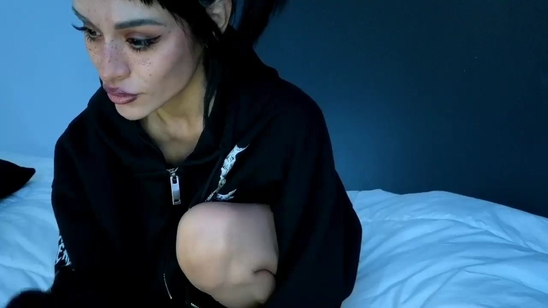 Gallery image thumbnail from gothybat's myfreecams stream on, 03/15/2026, 18:31 image 15 of 20