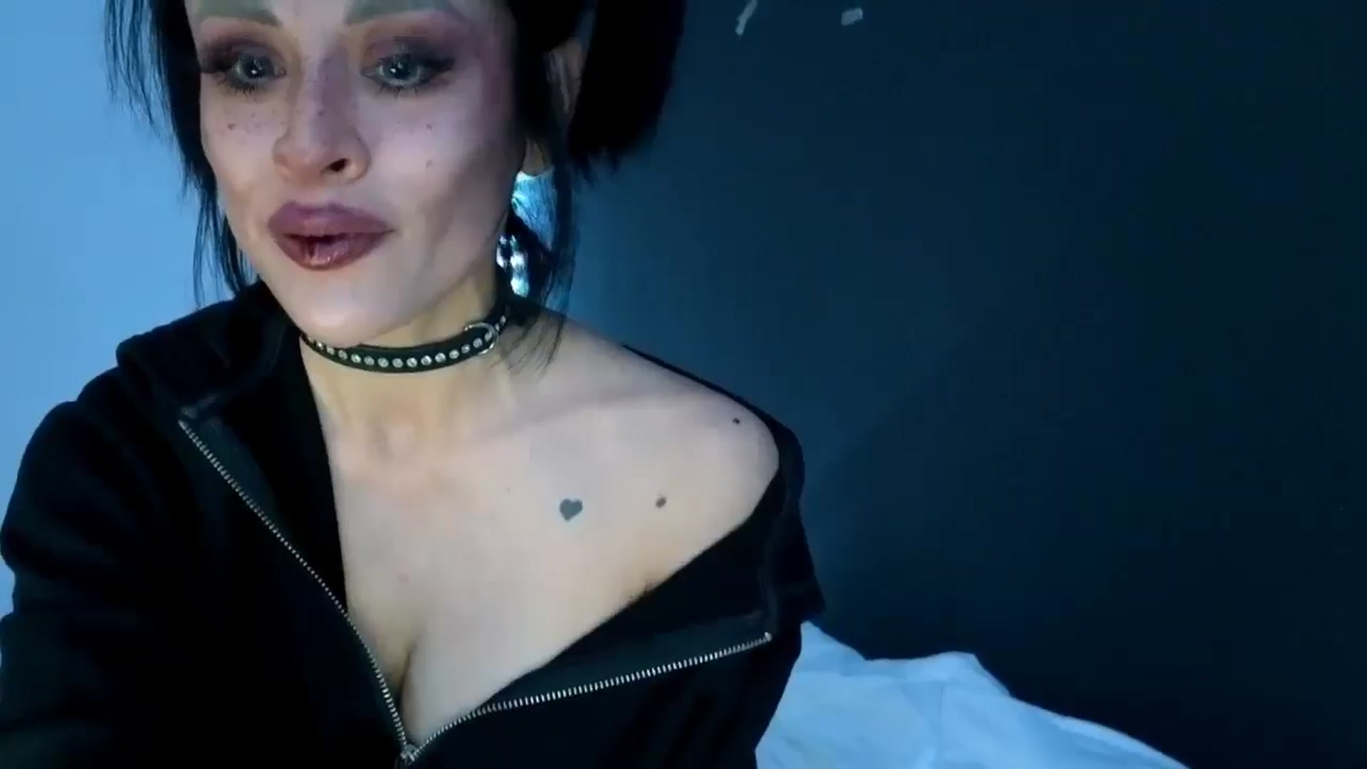 Gallery image thumbnail from gothybat's myfreecams stream on, 03/17/2026, 16:00 image 18 of 20