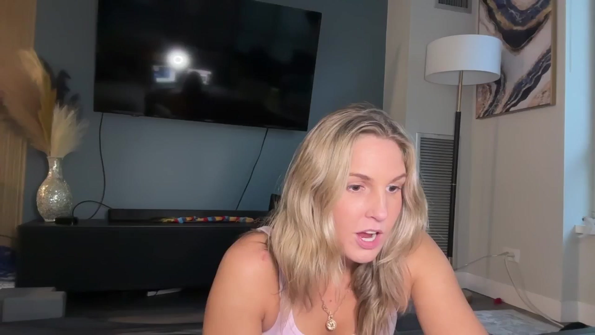 Gallery image thumbnail from graciemaexx's myfreecams stream on, 10/10/2024, 23:09 image 19 of 20
