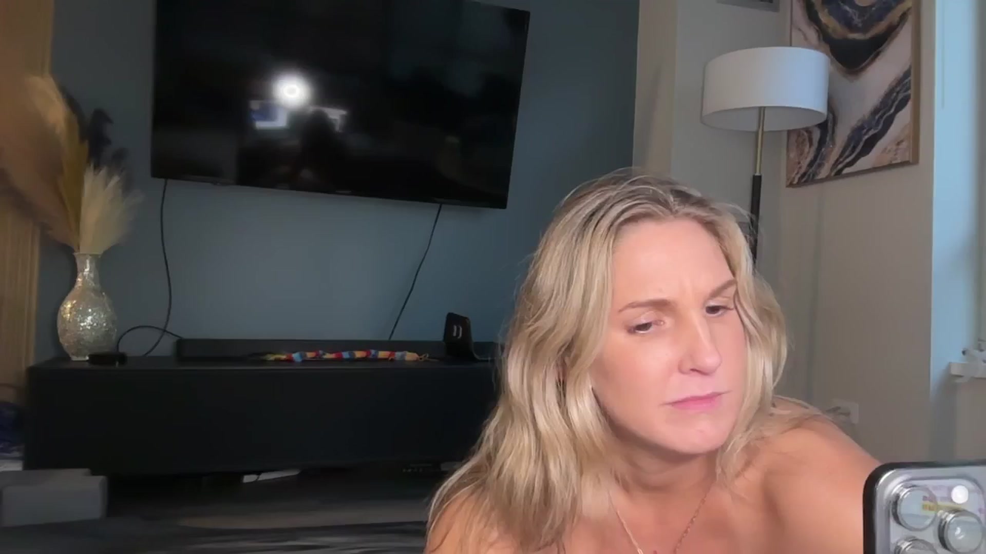 Gallery image thumbnail from graciemaexx's myfreecams stream on, 10/10/2024, 23:09 image 17 of 20