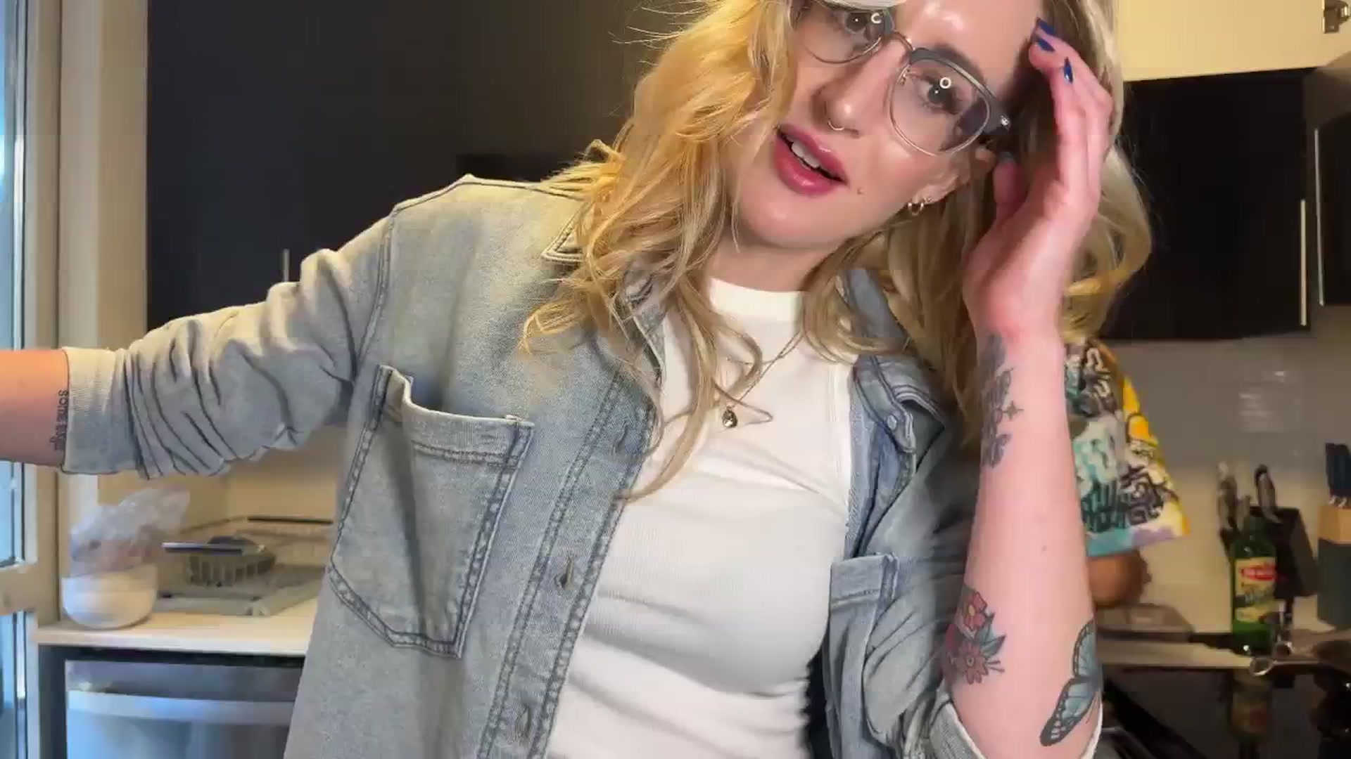 Gallery image thumbnail from graciemaexx's myfreecams stream on, 10/19/2024, 15:08 image 10 of 20