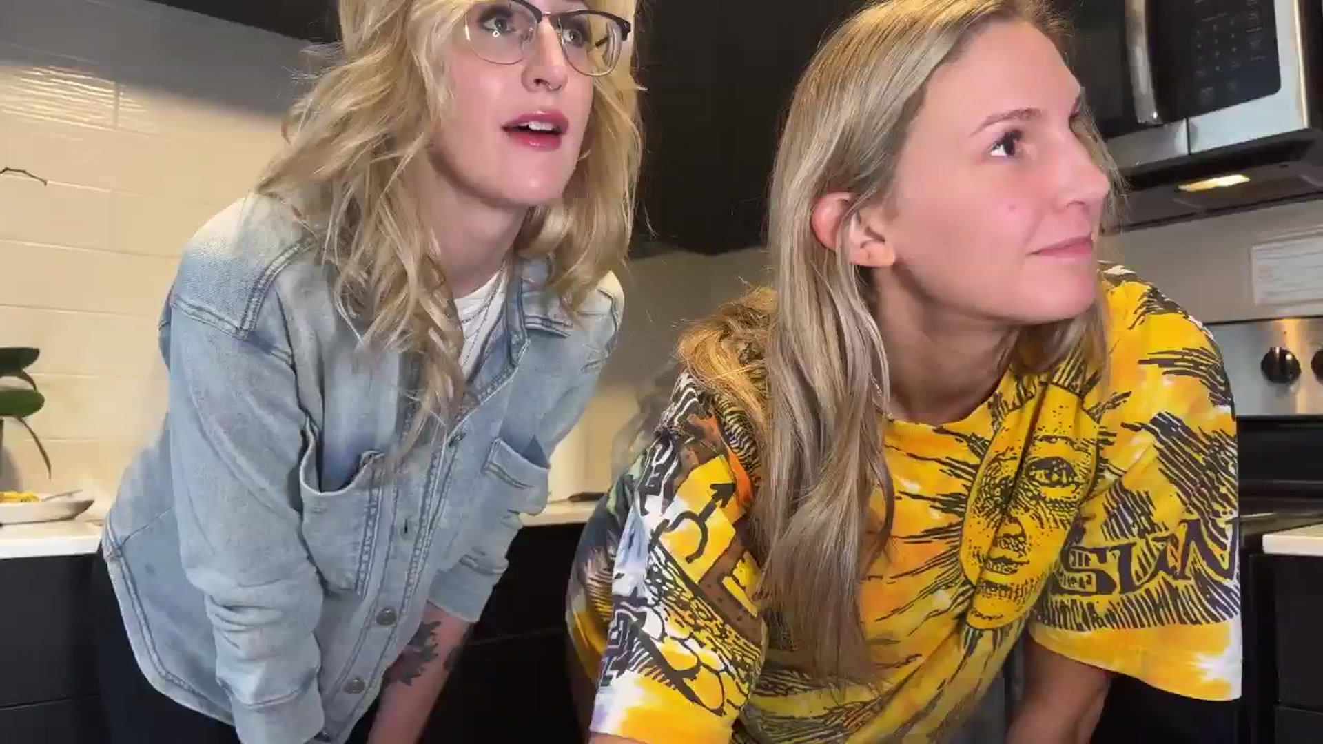 Gallery image thumbnail from graciemaexx's myfreecams stream on, 10/19/2024, 15:08 image 1 of 20