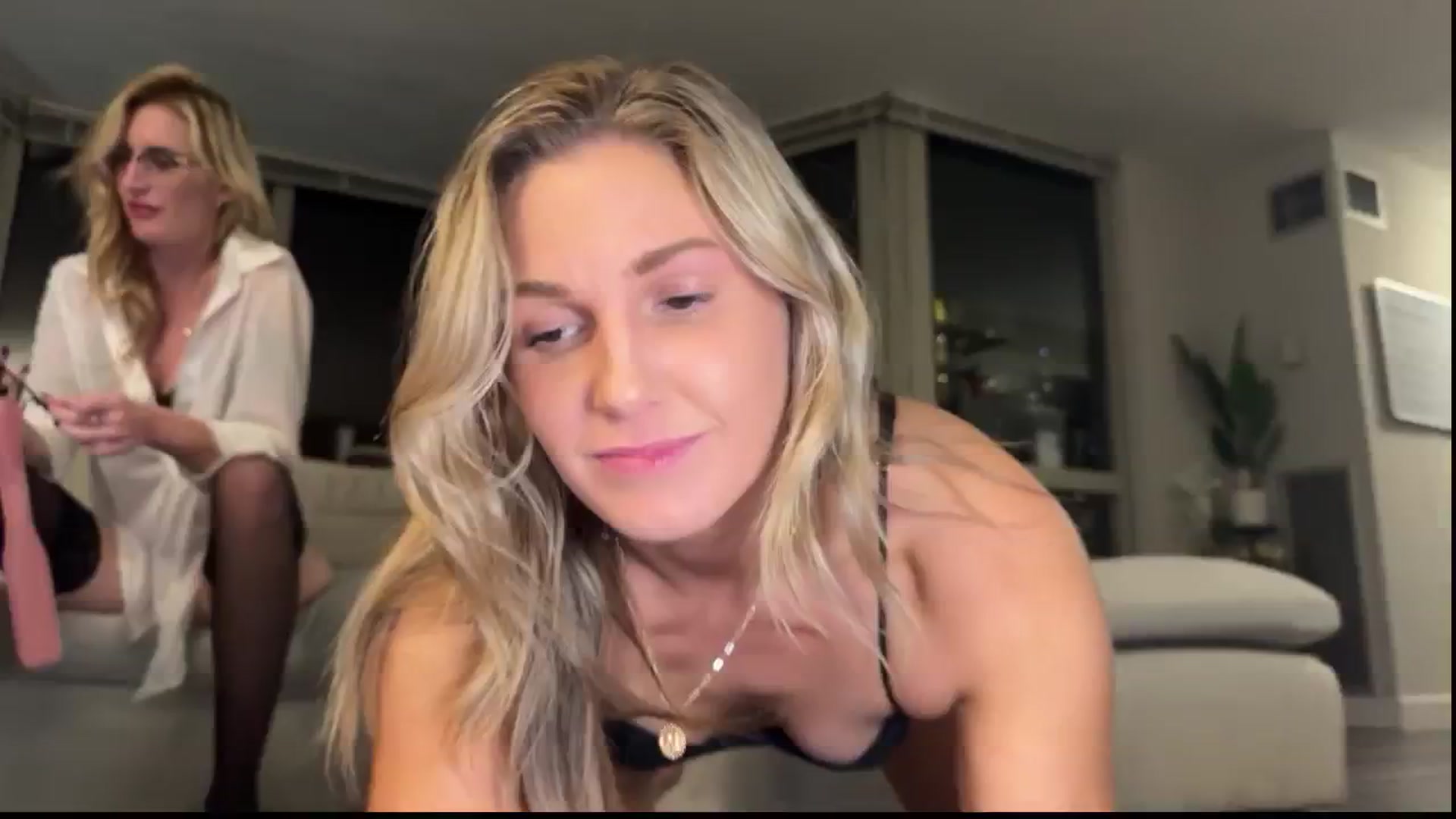 Gallery image thumbnail from graciemaexx's myfreecams stream on, 10/20/2024, 01:10 image 14 of 20