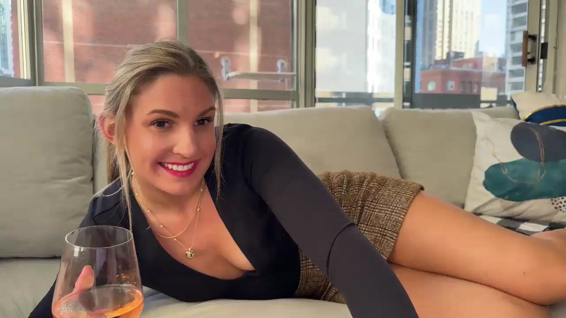 Gallery image thumbnail from graciemaexx's myfreecams stream on, 10/25/2024, 21:15 image 6 of 20