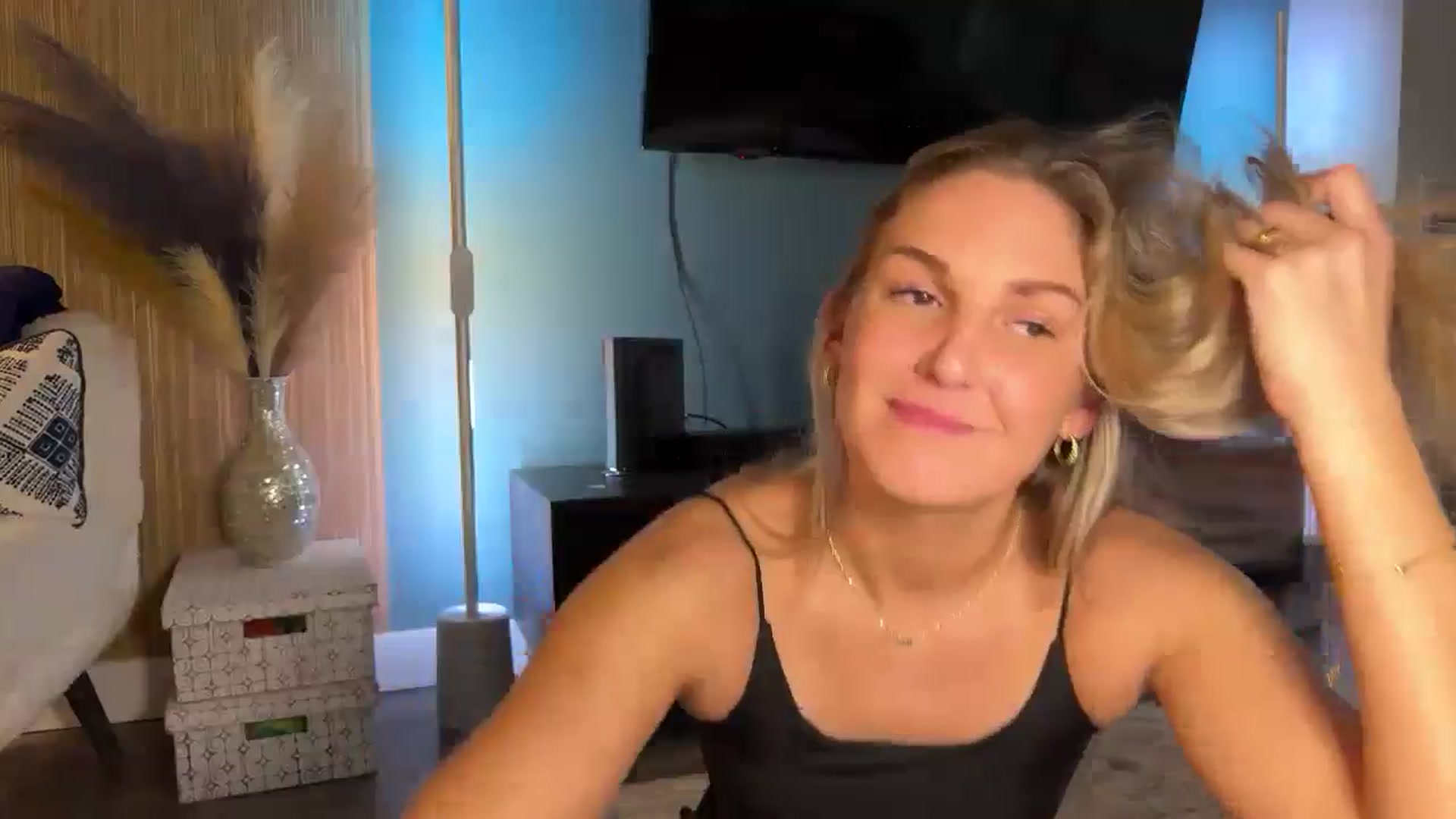 Gallery image thumbnail from graciemaexx's myfreecams stream on, 10/29/2024, 23:07 image 11 of 20