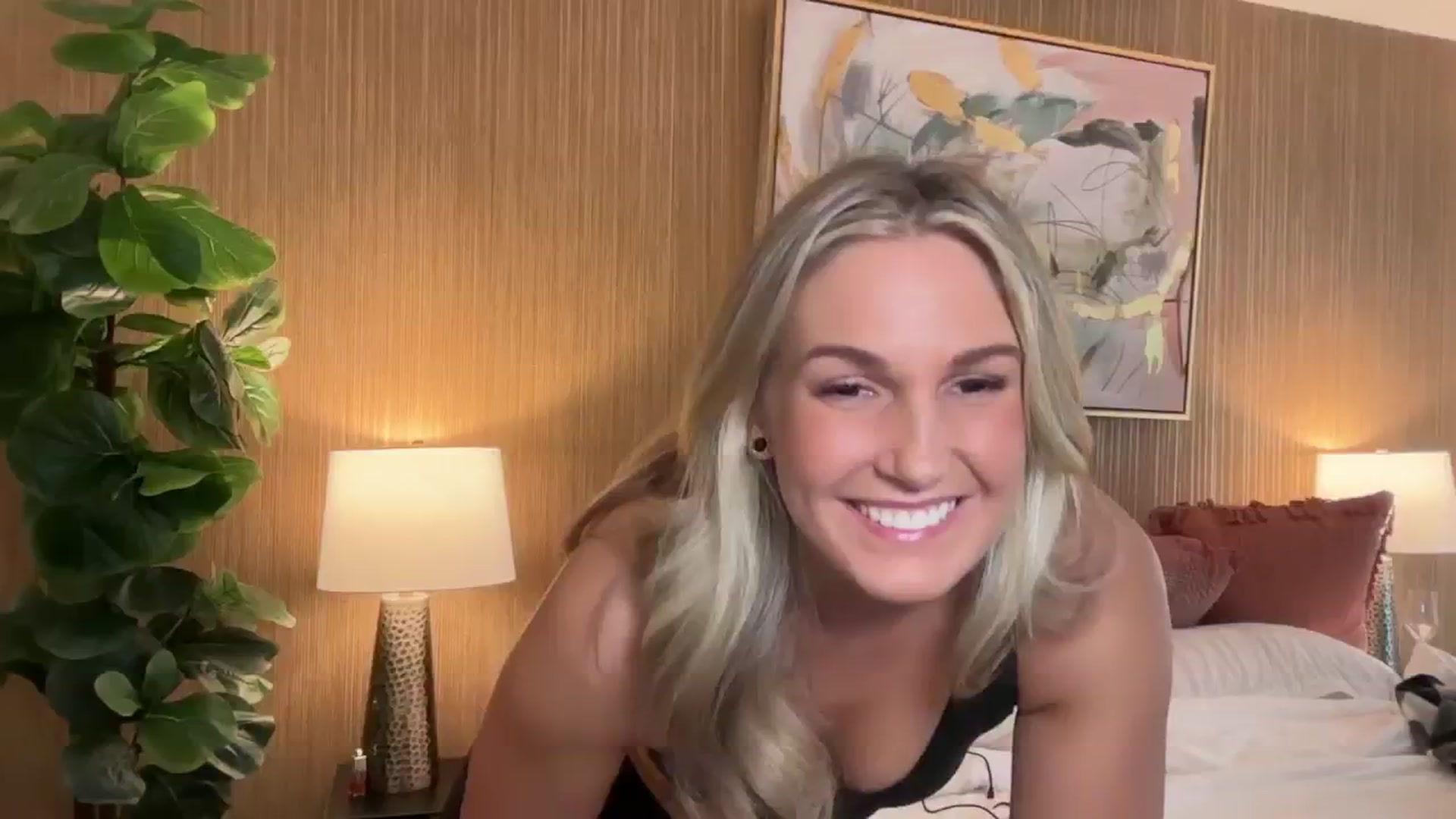 Gallery image thumbnail from graciemaexx's myfreecams stream on, 12/28/2024, 19:00 image 18 of 20