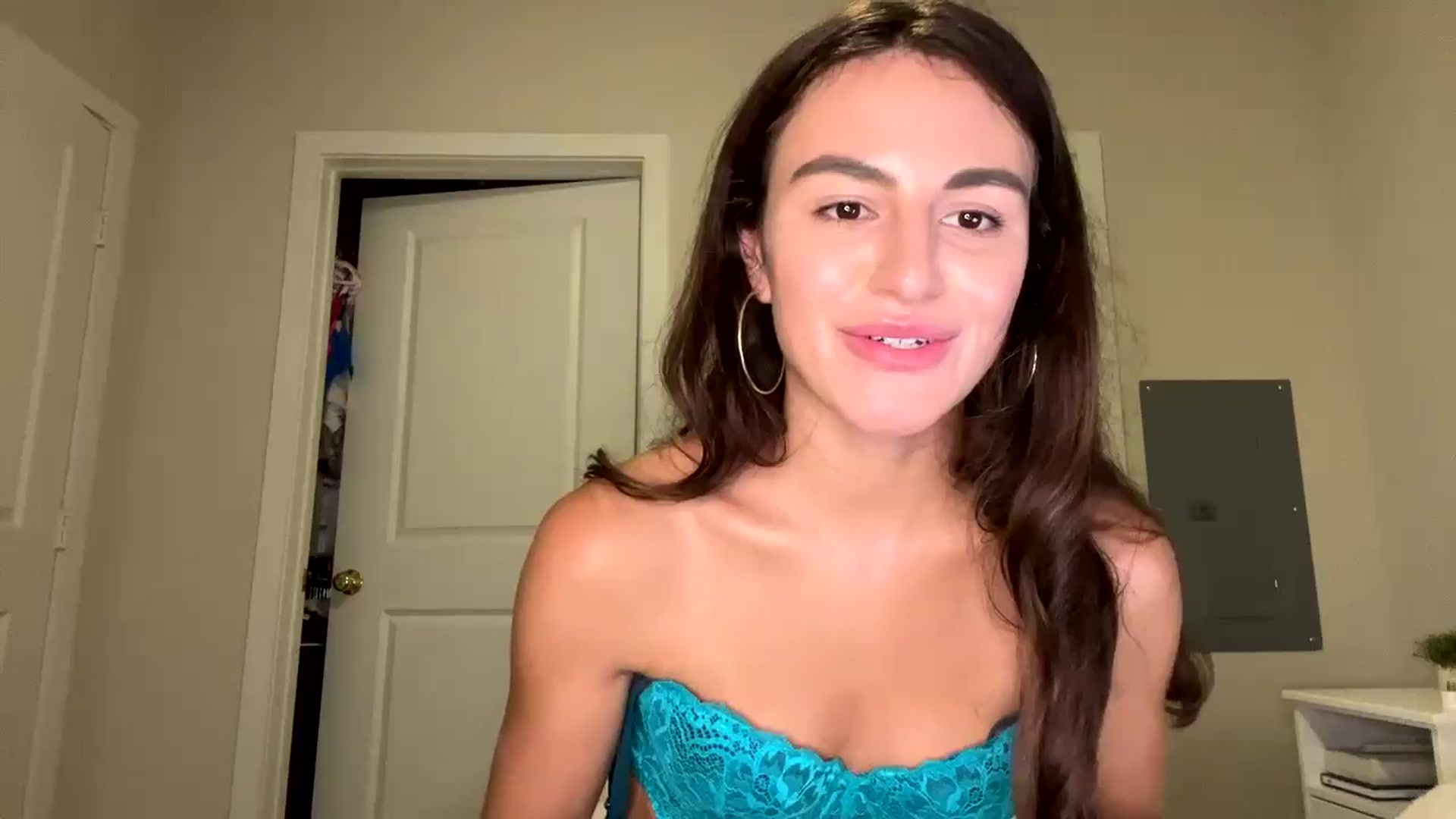 Gallery image thumbnail from graciesmith27's myfreecams stream on, 07/17/2024, 05:53 image 1 of 20