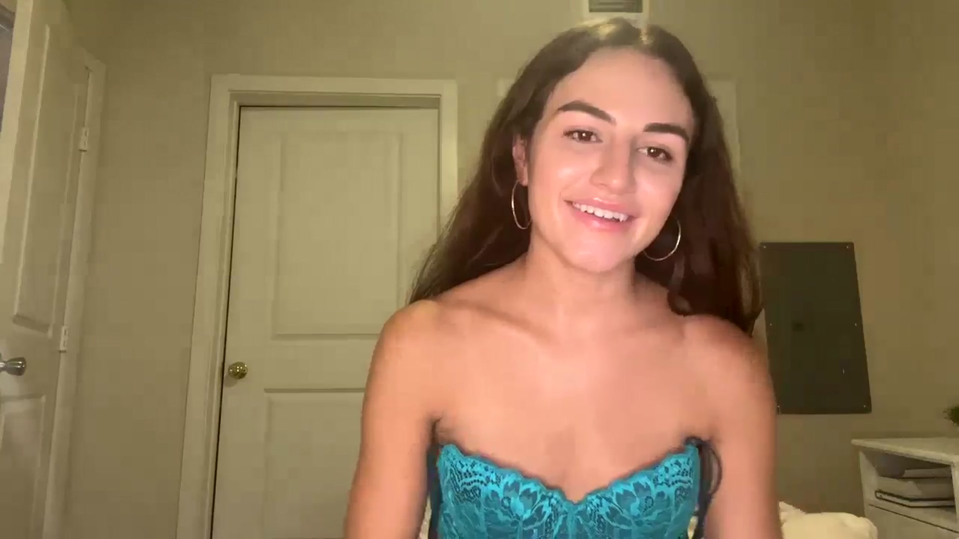 Gallery image thumbnail from graciesmith27's myfreecams stream on, 07/28/2024, 05:42 image 13 of 20