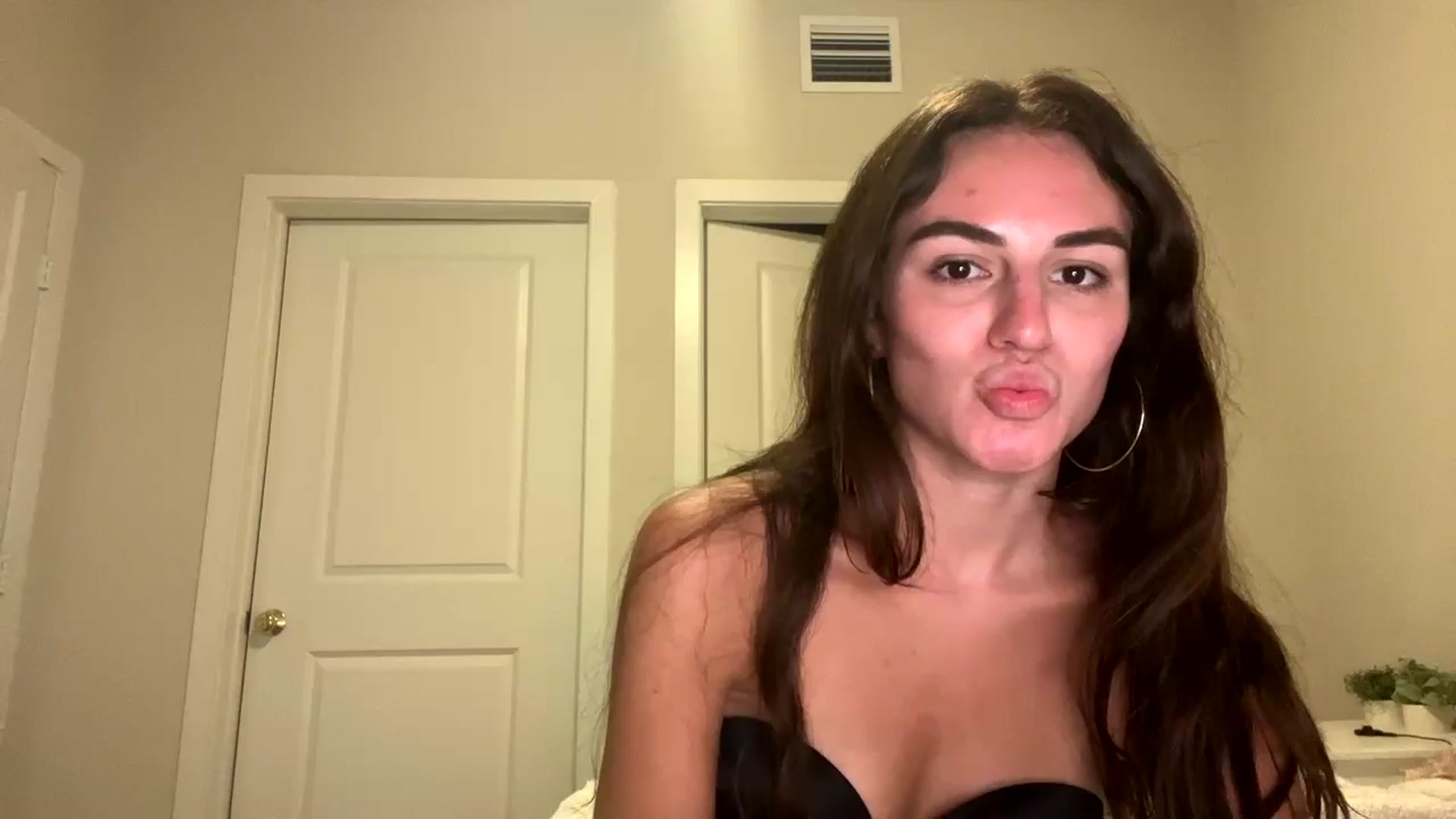 Gallery image thumbnail from graciesmith27's myfreecams stream on, 08/06/2024, 06:25 image 1 of 20
