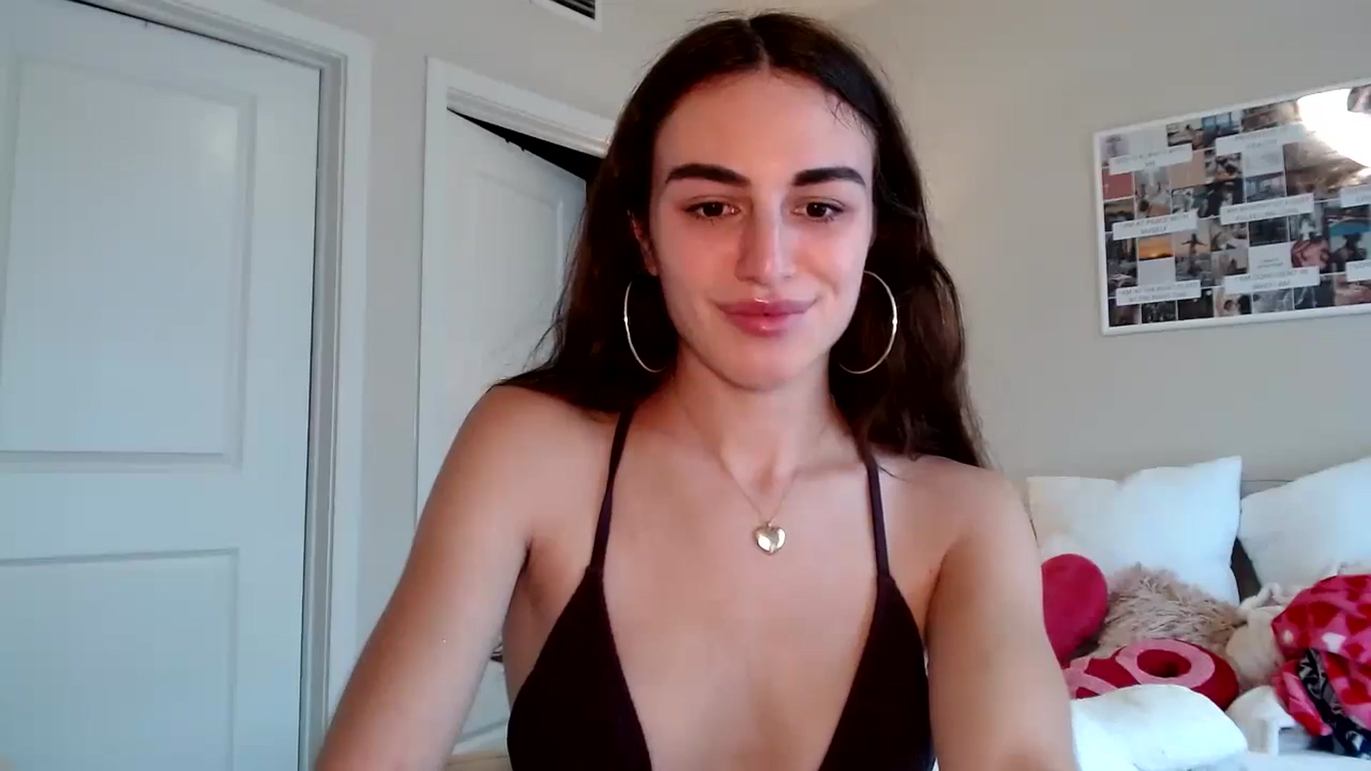 Gallery image thumbnail from graciesmith27's myfreecams stream on, 03/08/2025, 18:25 image 19 of 20