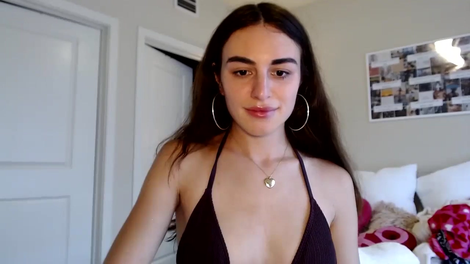 Gallery image thumbnail from graciesmith27's myfreecams stream on, 03/08/2025, 18:25 image 16 of 20