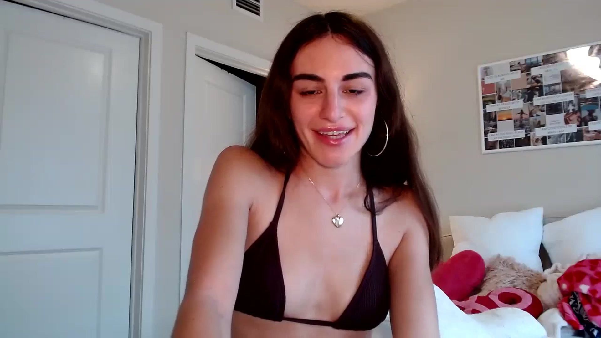 Gallery image thumbnail from graciesmith27's myfreecams stream on, 03/08/2025, 18:25 image 15 of 20