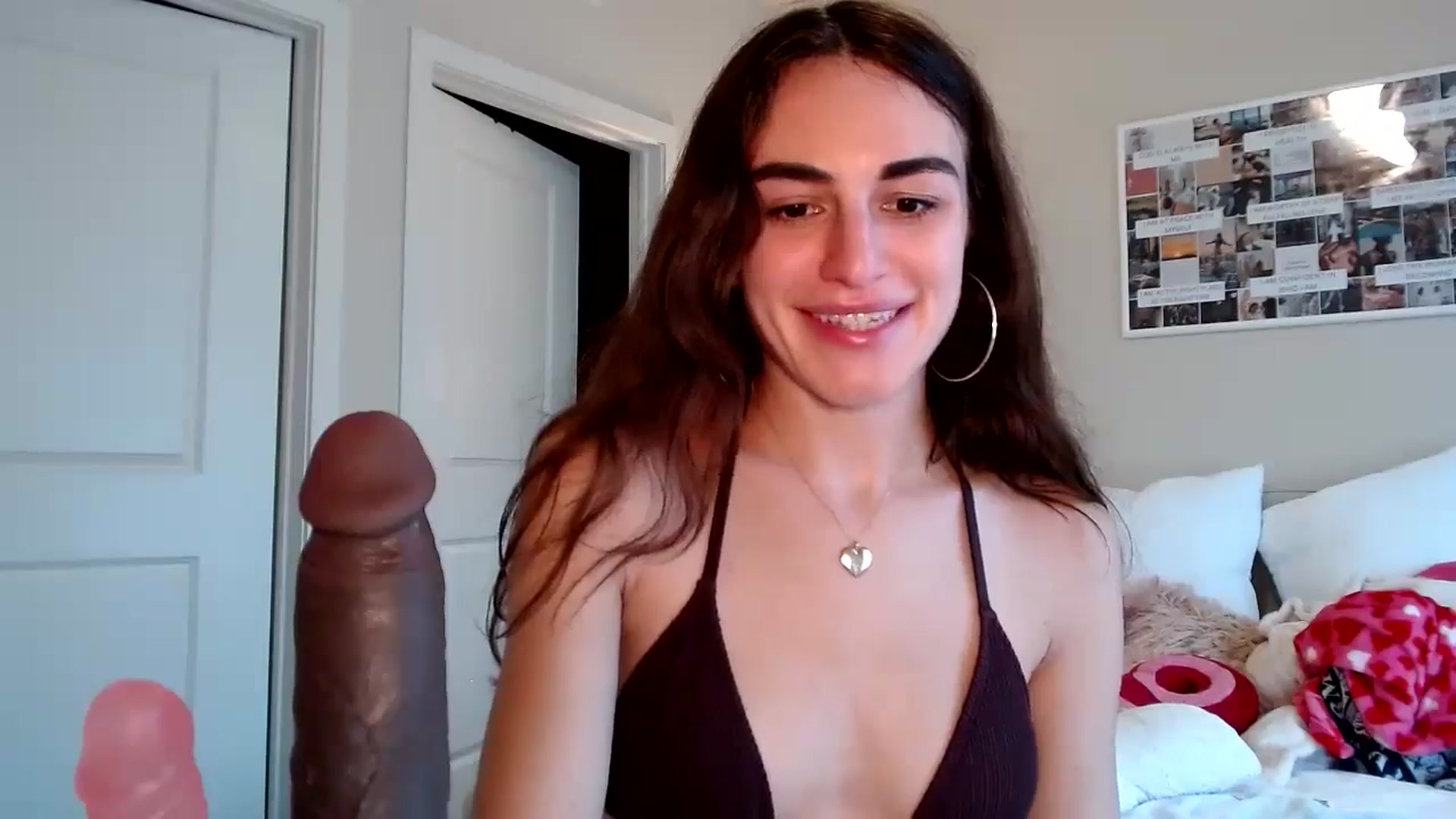Gallery image thumbnail from graciesmith27's myfreecams stream on, 03/08/2025, 19:17 image 4 of 20