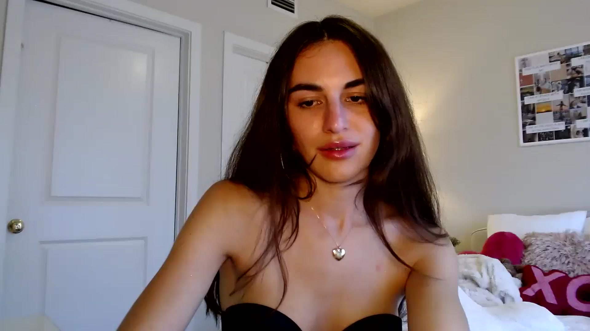 Gallery image thumbnail from graciesmith27's myfreecams stream on, 03/11/2025, 20:27 image 10 of 20