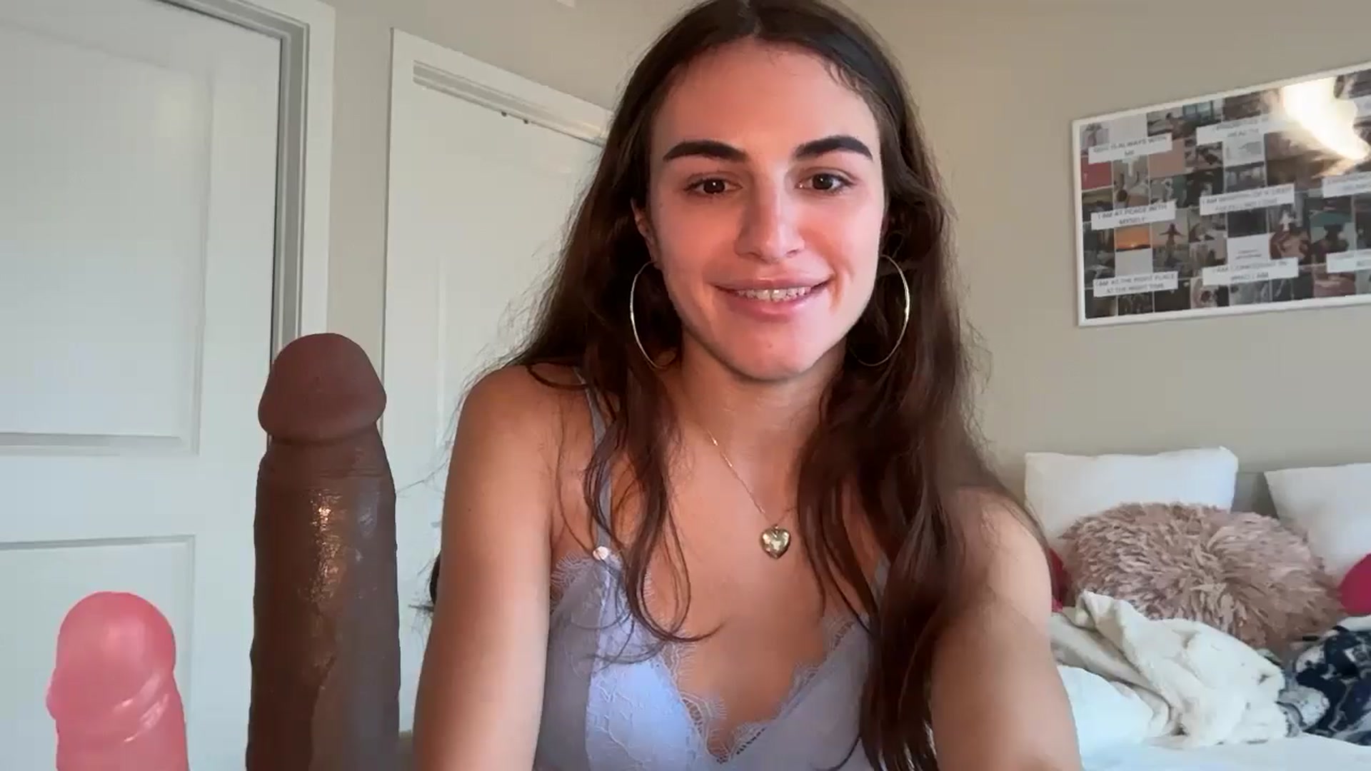 Gallery image thumbnail from graciesmith27's myfreecams stream on, 03/26/2025, 17:37 image 4 of 20
