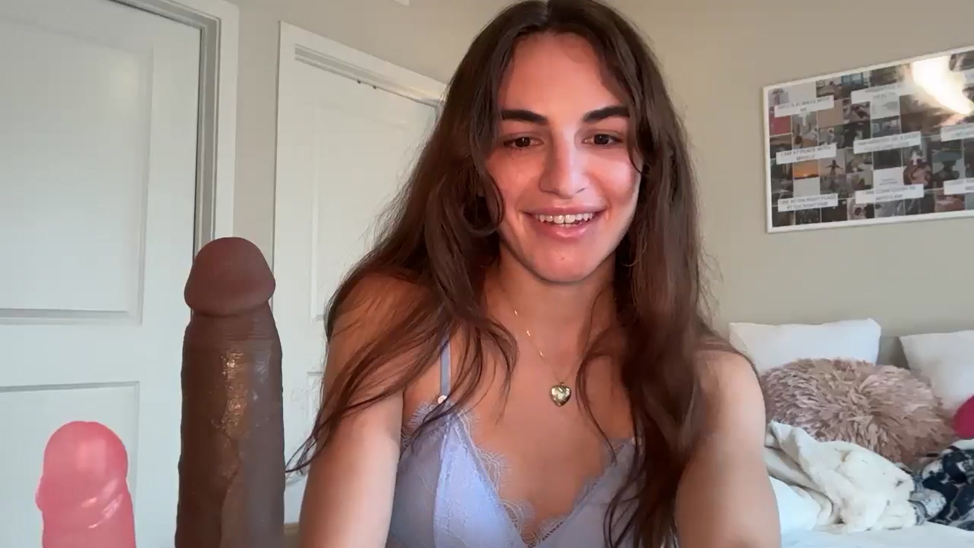 Gallery image thumbnail from graciesmith27's myfreecams stream on, 03/26/2025, 17:37 image 8 of 20