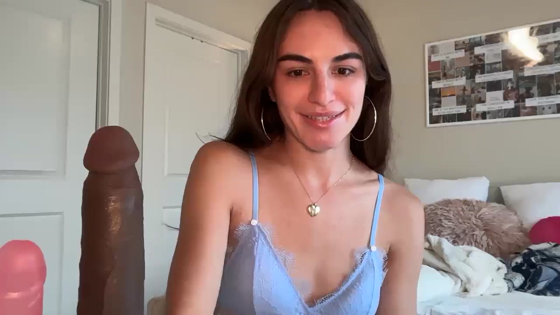 Gallery image thumbnail from graciesmith27's myfreecams stream on, 03/26/2025, 17:37 image 12 of 20