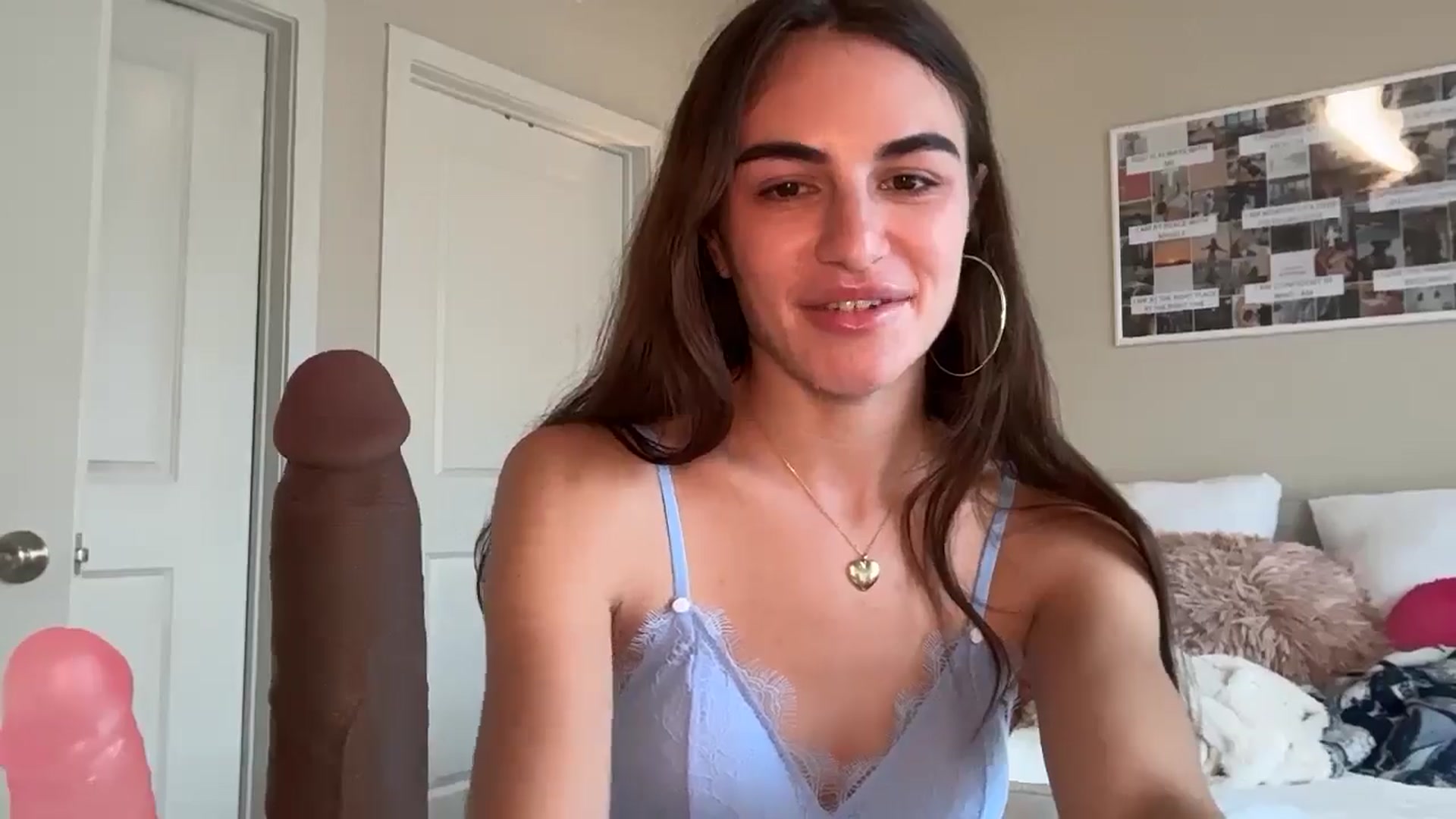 Gallery image thumbnail from graciesmith27's myfreecams stream on, 03/26/2025, 18:22 image 12 of 20