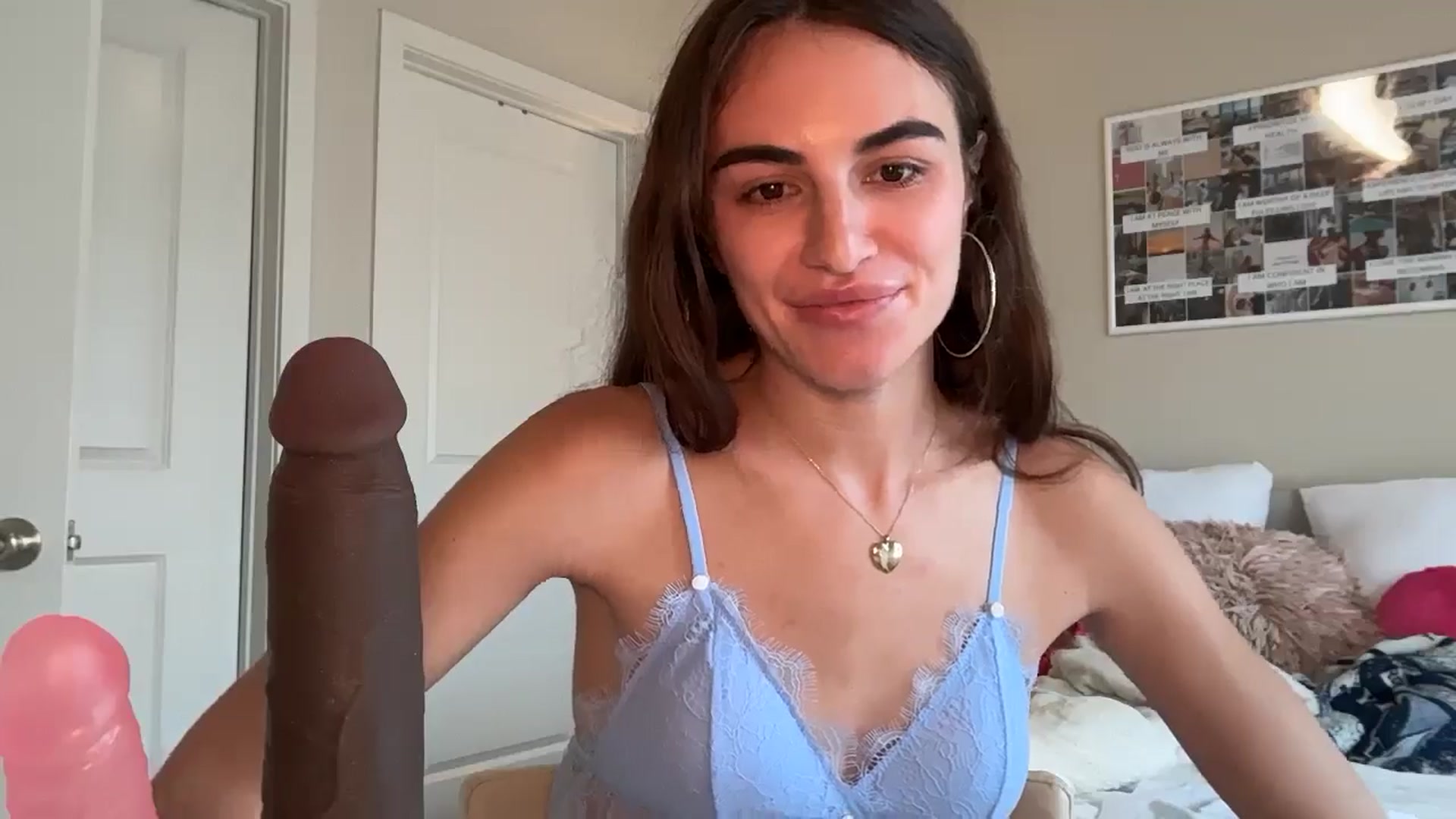 Gallery image thumbnail from graciesmith27's myfreecams stream on, 03/26/2025, 18:22 image 13 of 20