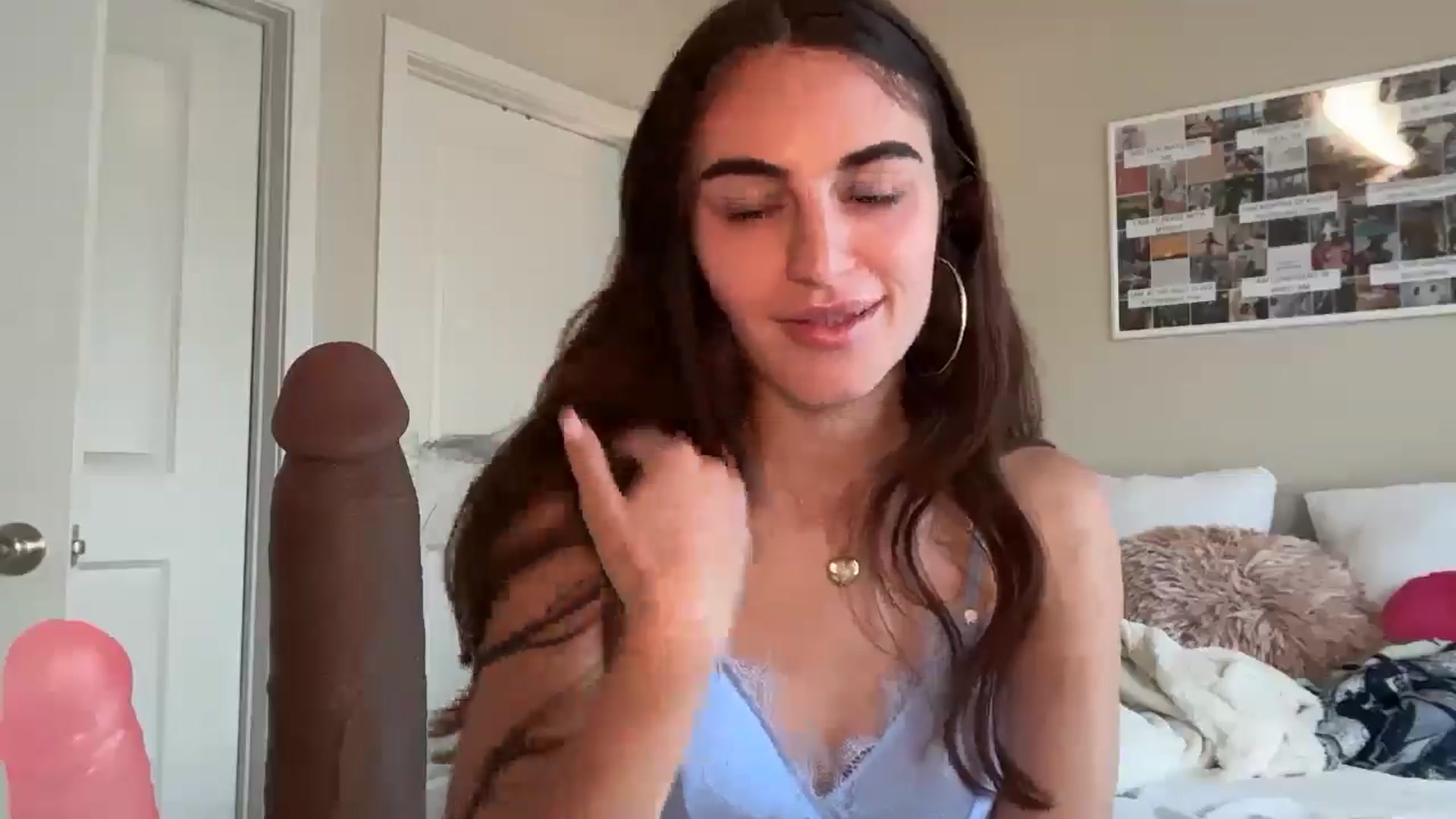 Gallery image thumbnail from graciesmith27's myfreecams stream on, 03/26/2025, 18:22 image 15 of 20