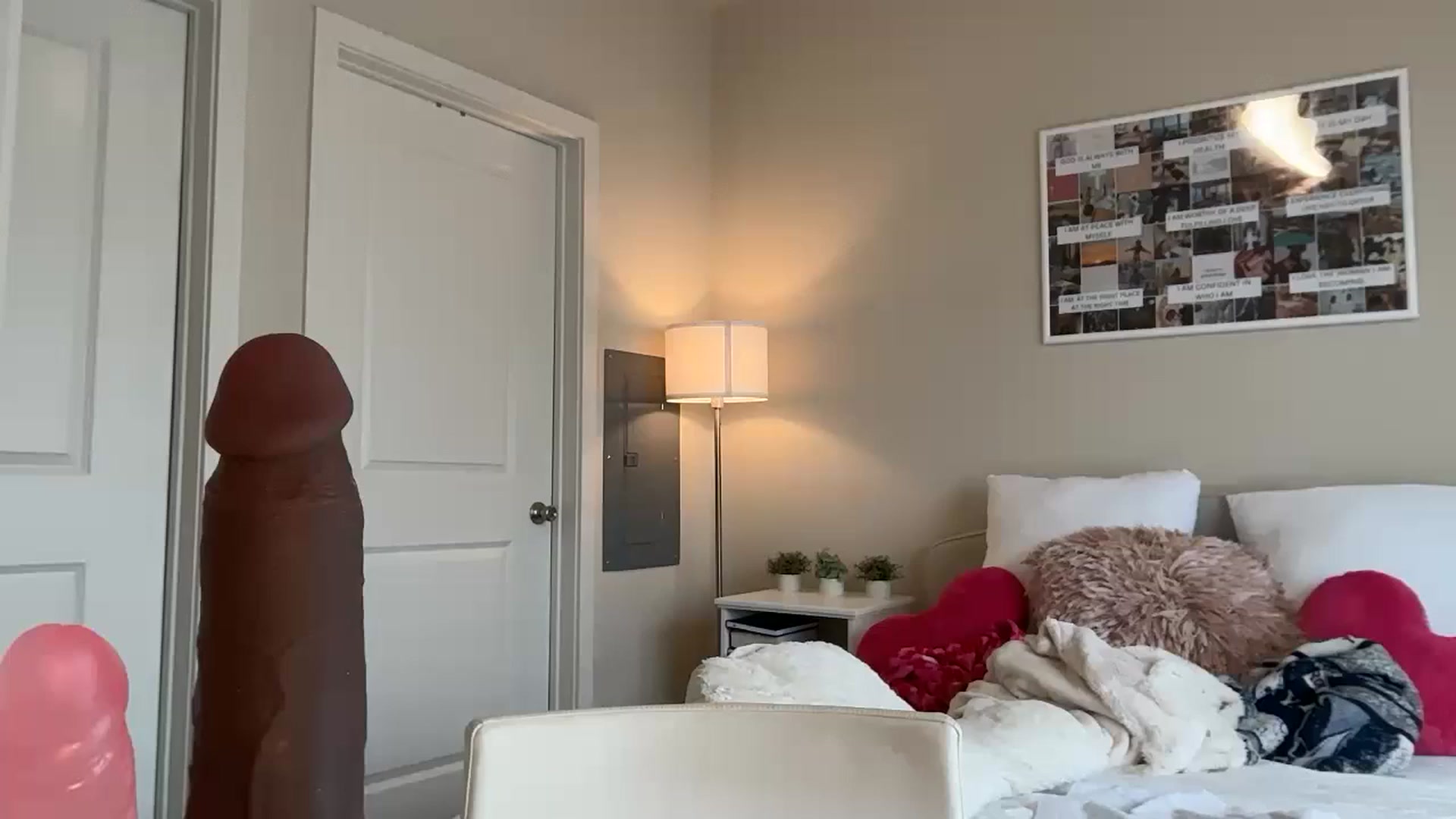 Gallery image thumbnail from graciesmith27's myfreecams stream on, 03/26/2025, 19:23 image 6 of 20