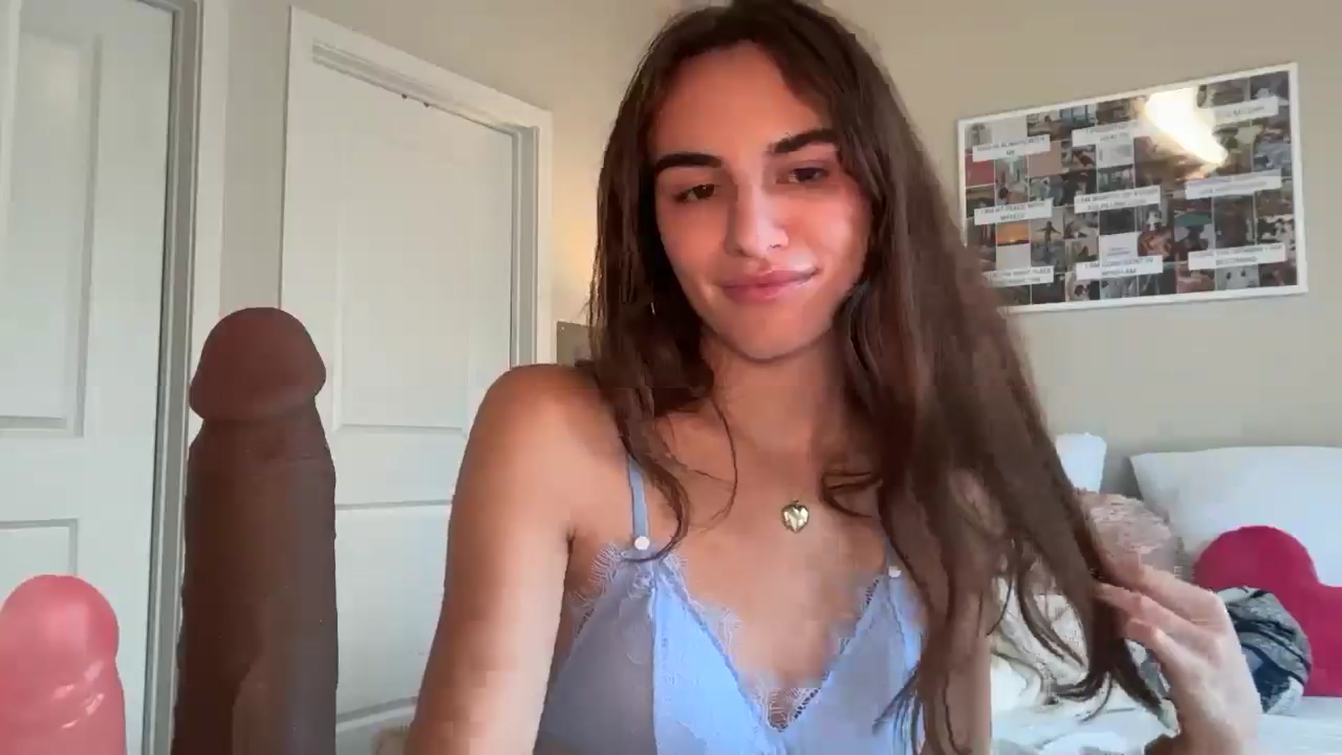 Gallery image thumbnail from graciesmith27's myfreecams stream on, 03/26/2025, 19:23 image 5 of 20