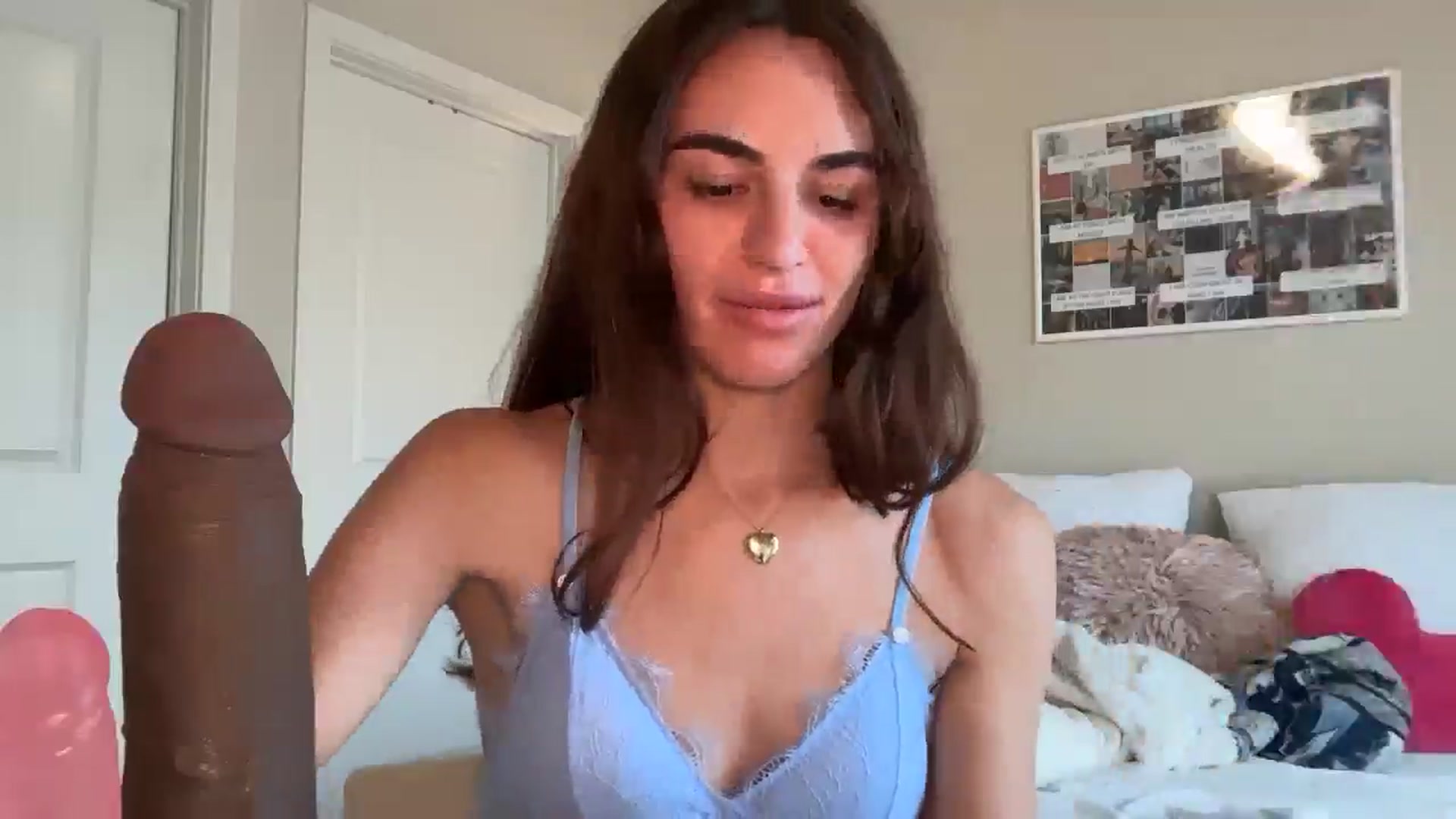 Gallery image thumbnail from graciesmith27's myfreecams stream on, 03/26/2025, 19:23 image 11 of 20