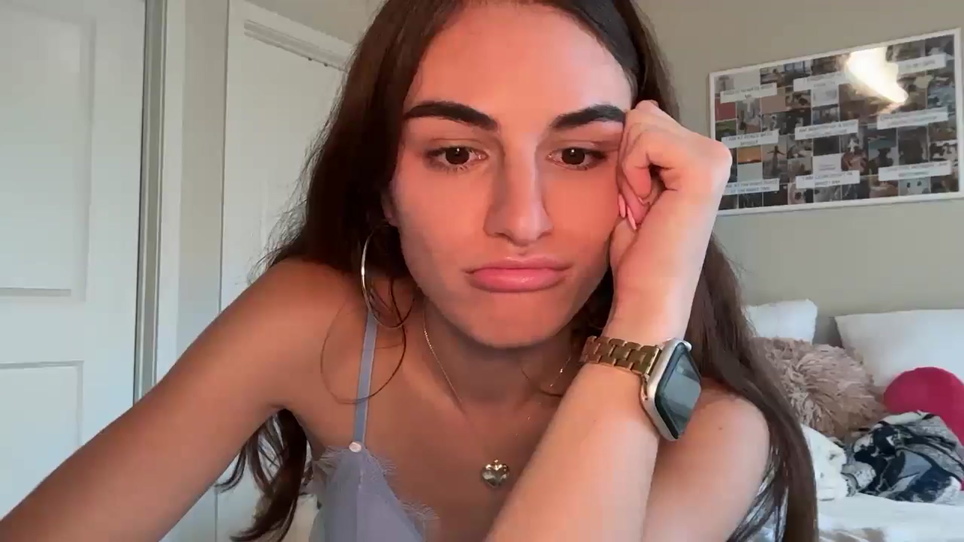 Gallery image thumbnail from graciesmith27's myfreecams stream on, 03/26/2025, 19:23 image 15 of 20