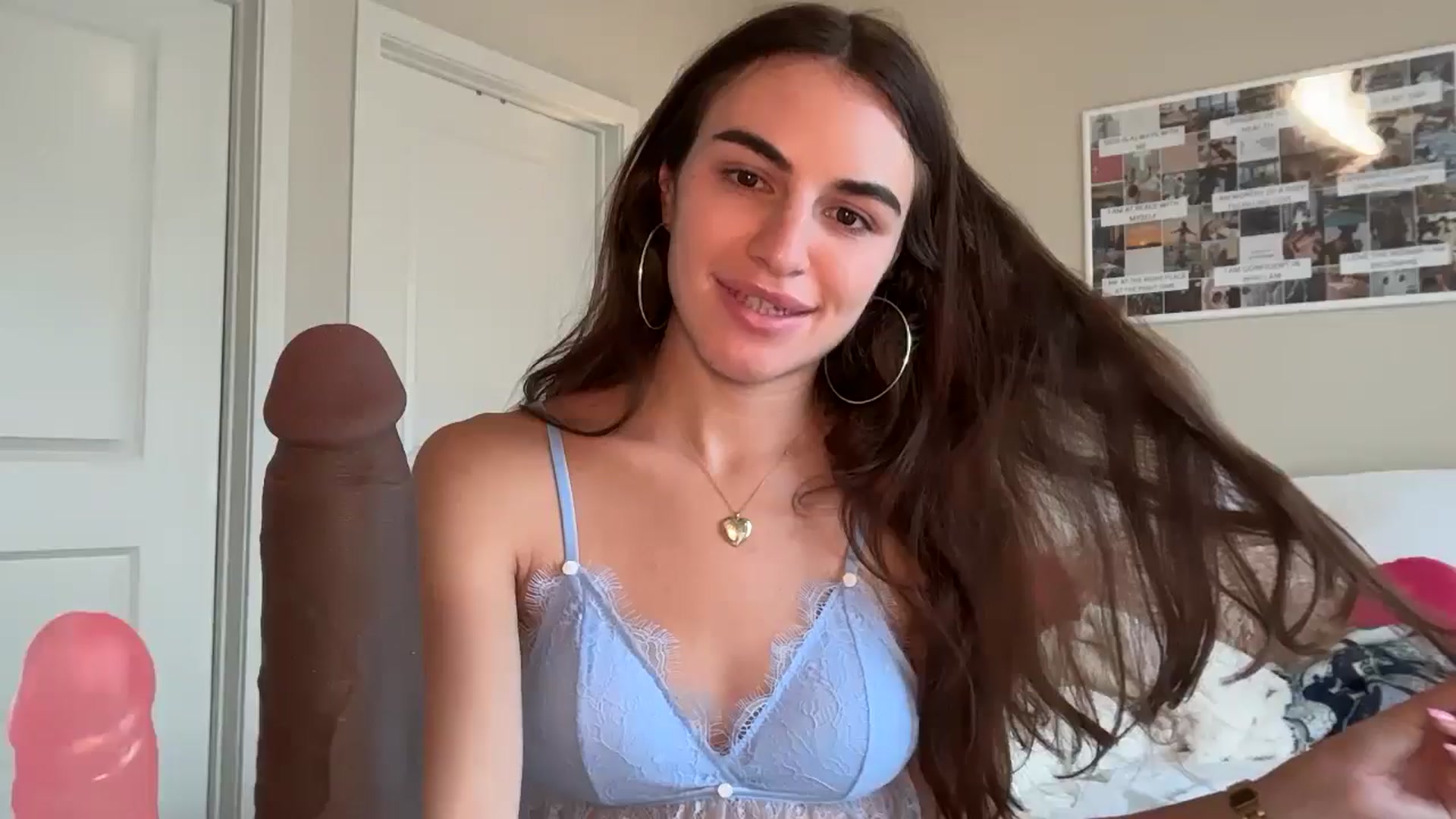 Gallery image thumbnail from graciesmith27's myfreecams stream on, 03/26/2025, 19:23 image 19 of 20