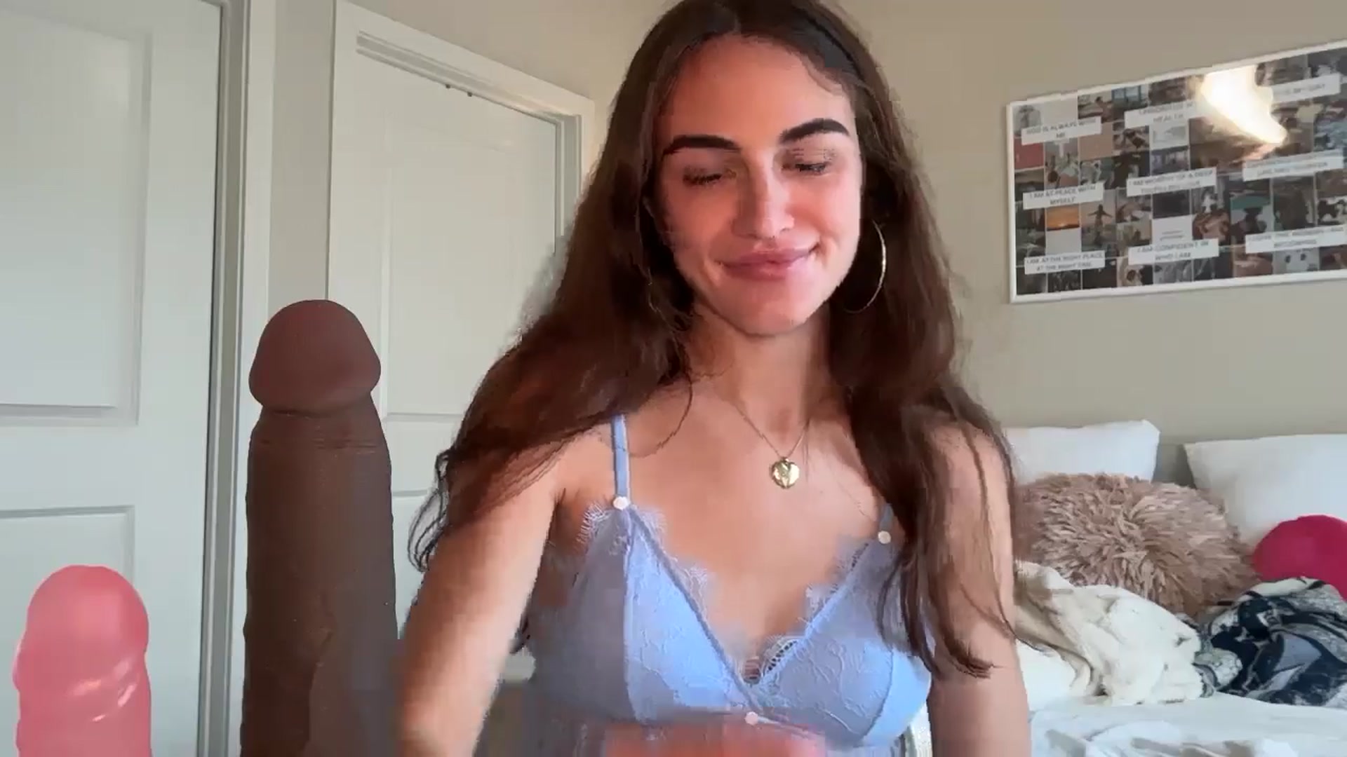 Gallery image thumbnail from graciesmith27's myfreecams stream on, 03/26/2025, 19:23 image 16 of 20