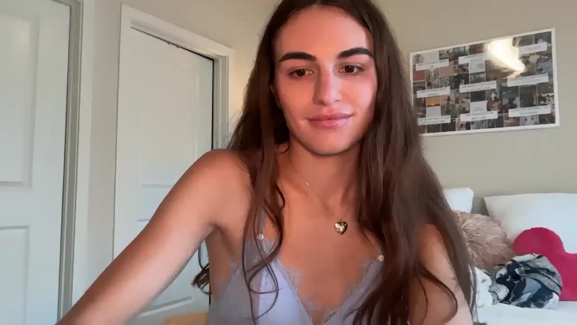 Gallery image thumbnail from graciesmith27's myfreecams stream on, 03/26/2025, 20:20 image 16 of 20