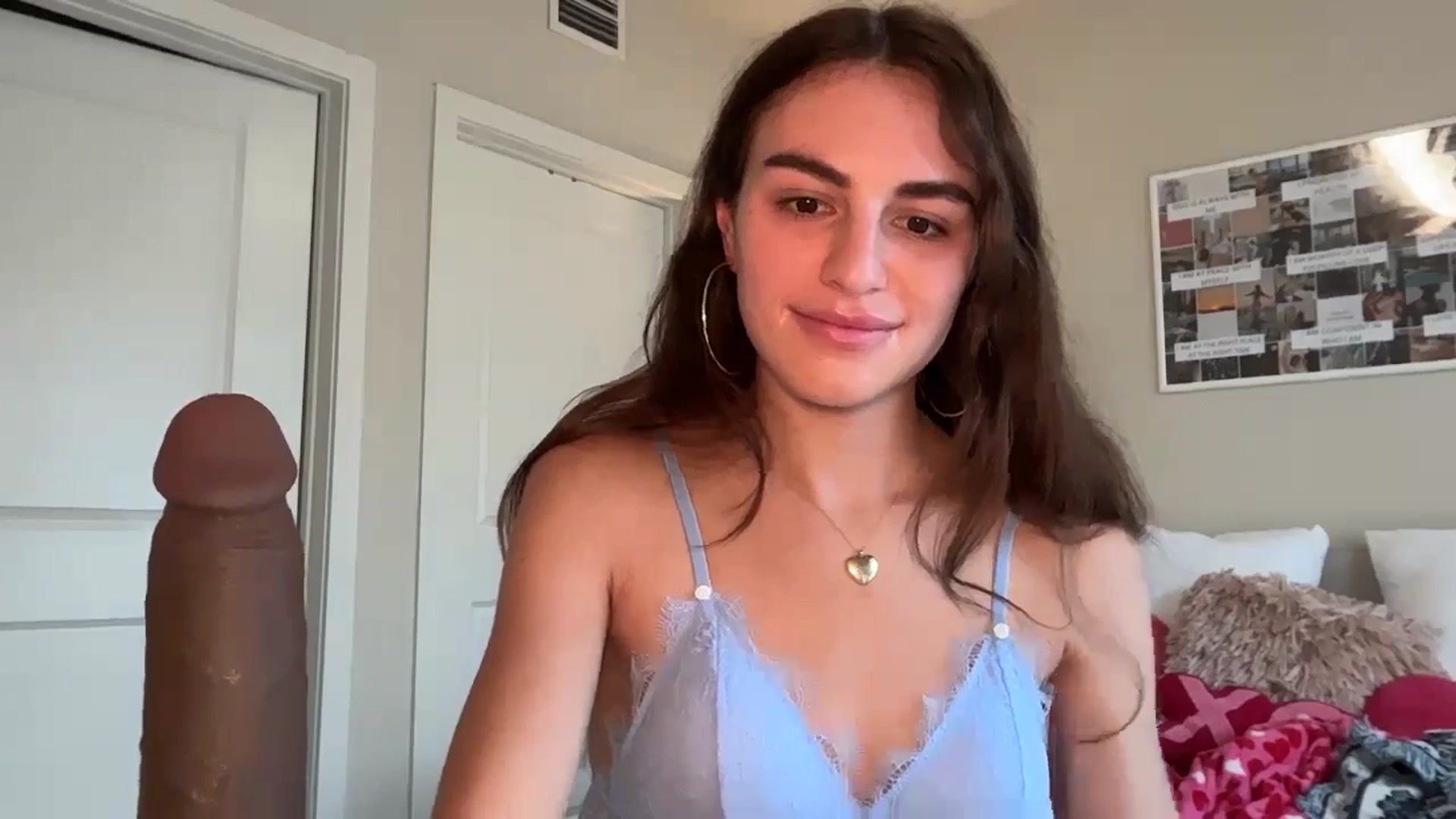 Gallery image thumbnail from graciesmith27's myfreecams stream on, 03/28/2025, 18:28 image 18 of 20