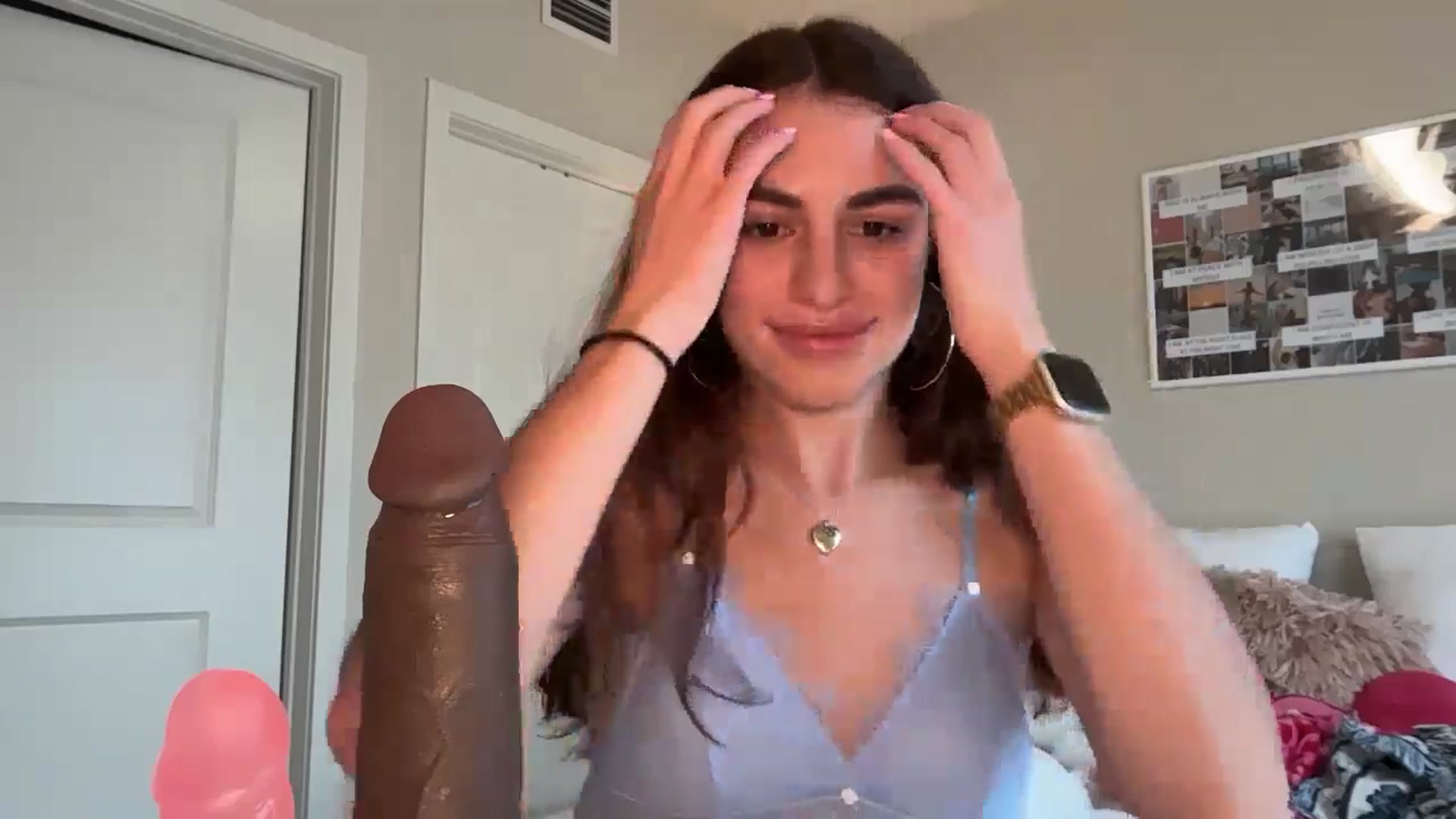 Gallery image thumbnail from graciesmith27's myfreecams stream on, 03/28/2025, 18:28 image 11 of 20