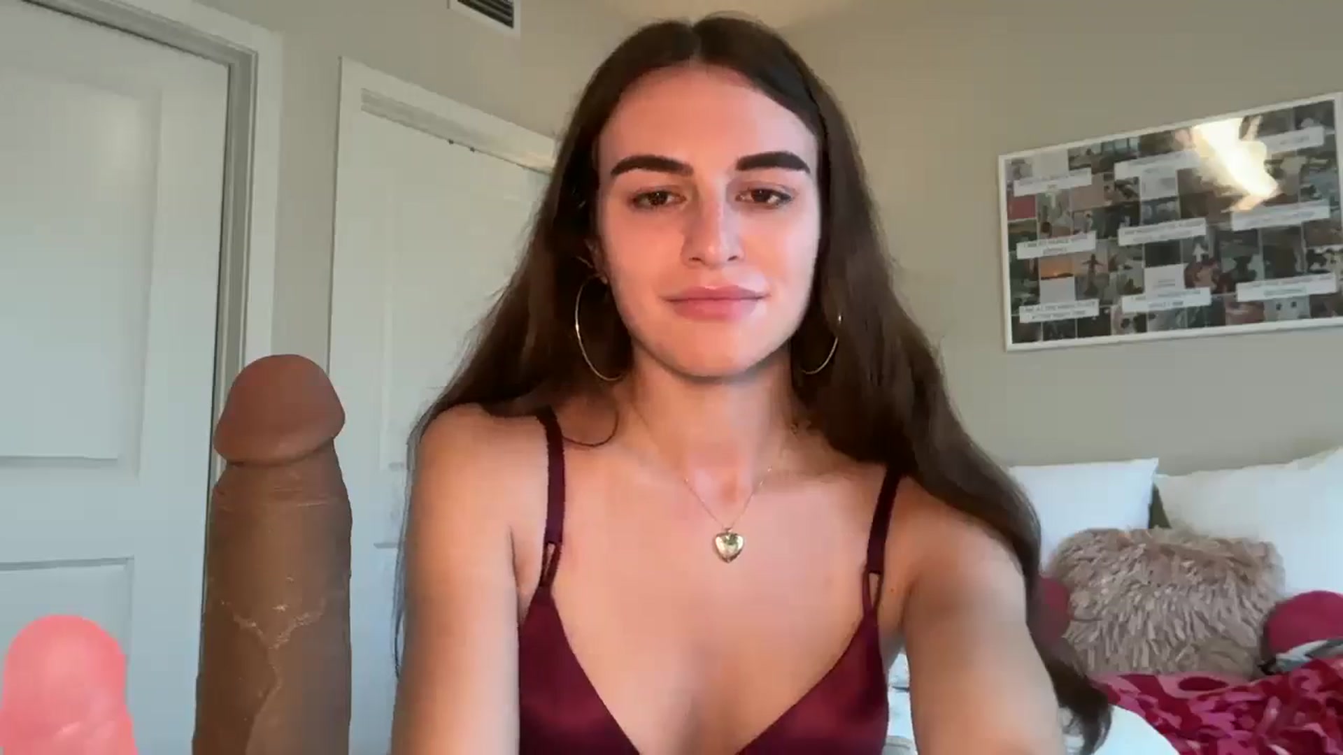 Gallery image thumbnail from graciesmith27's myfreecams stream on, 04/21/2025, 21:19 image 6 of 20