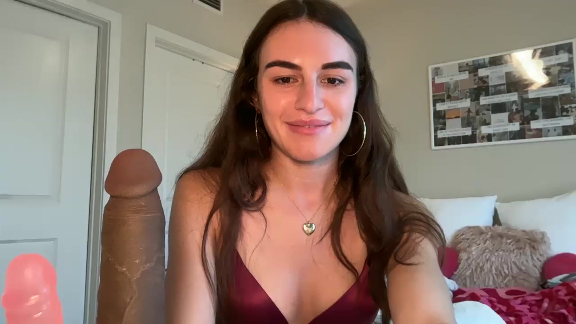 Gallery image thumbnail from graciesmith27's myfreecams stream on, 04/21/2025, 21:19 image 16 of 20