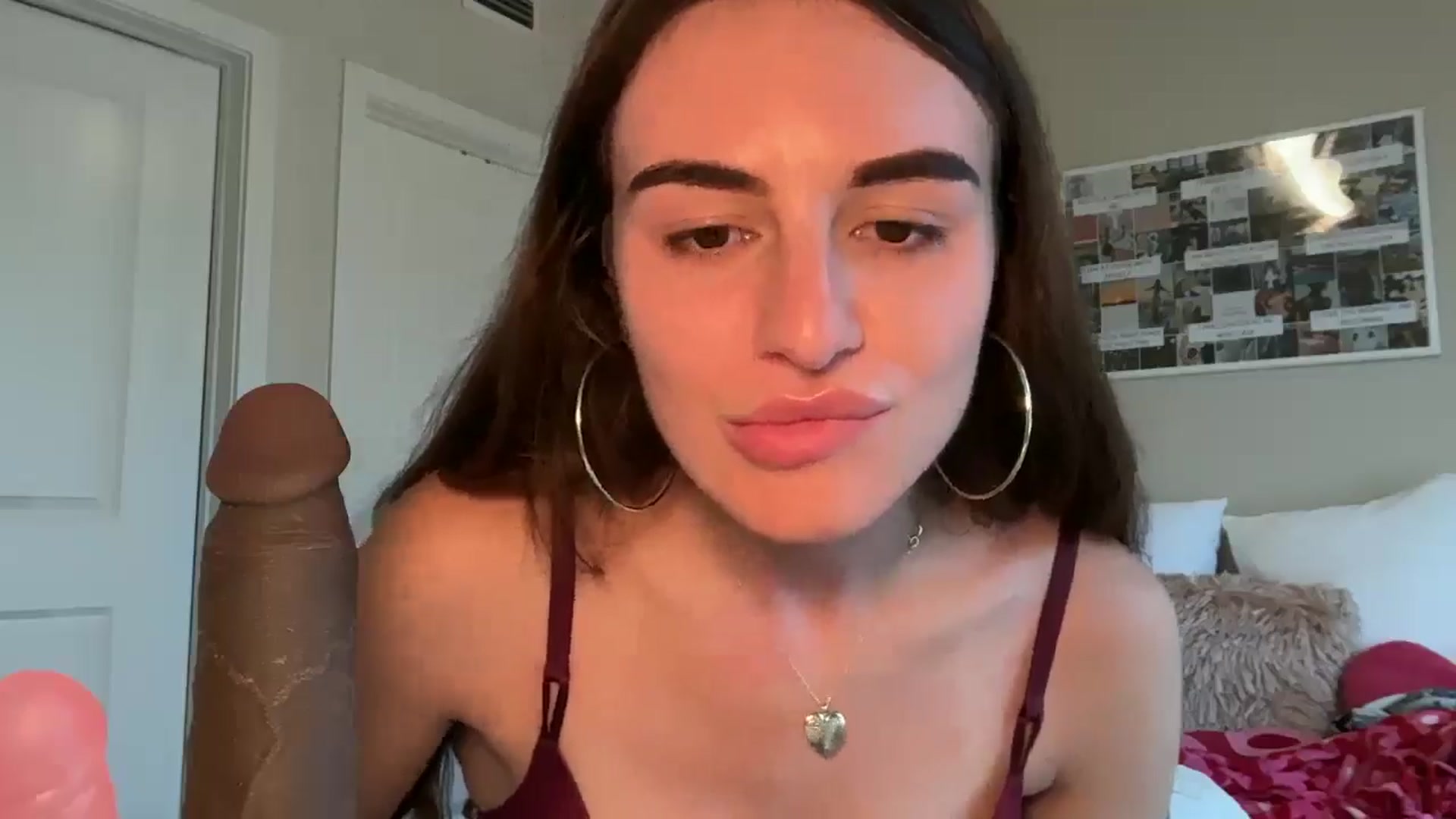 Gallery image thumbnail from graciesmith27's myfreecams stream on, 04/21/2025, 21:19 image 5 of 20