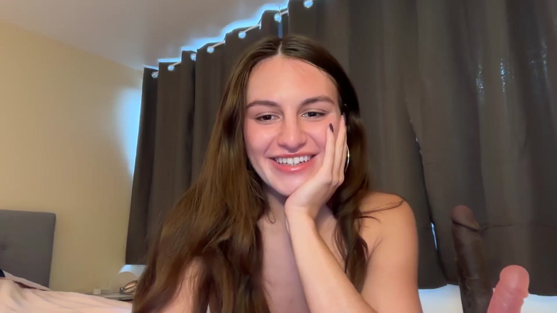 Gallery image thumbnail from graciesmith27's myfreecams stream on, 01/01/2026, 19:26 image 17 of 20