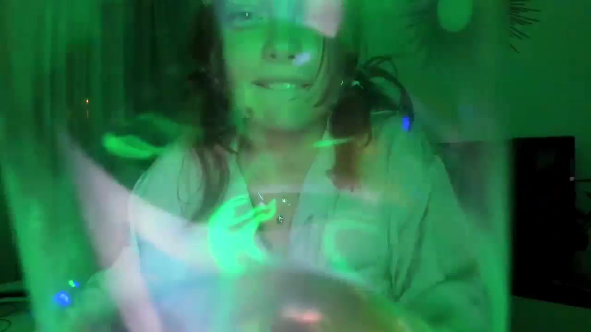 Gallery image thumbnail from greengiirl's myfreecams stream on, 11/08/2023, 14:29 image 3 of 20