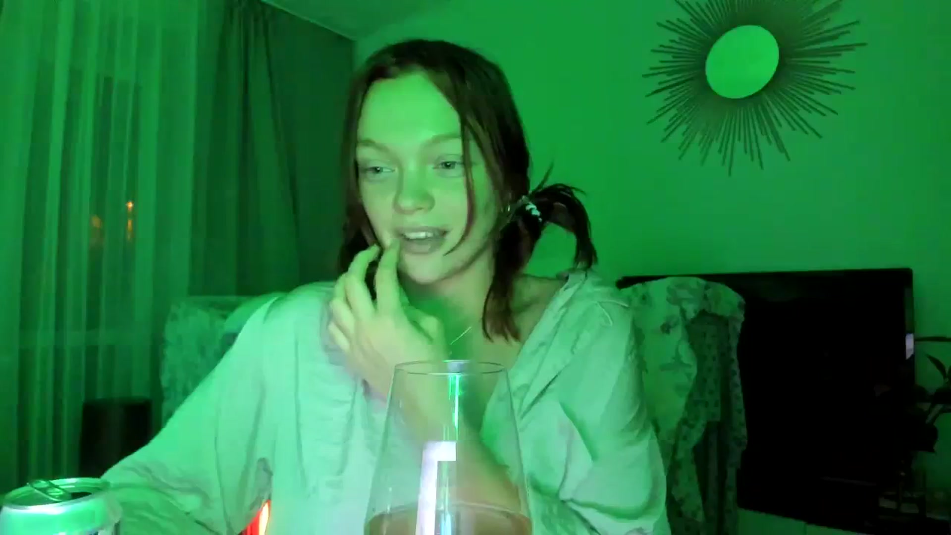 Gallery image thumbnail from greengiirl's myfreecams stream on, 11/08/2023, 14:29 image 18 of 20