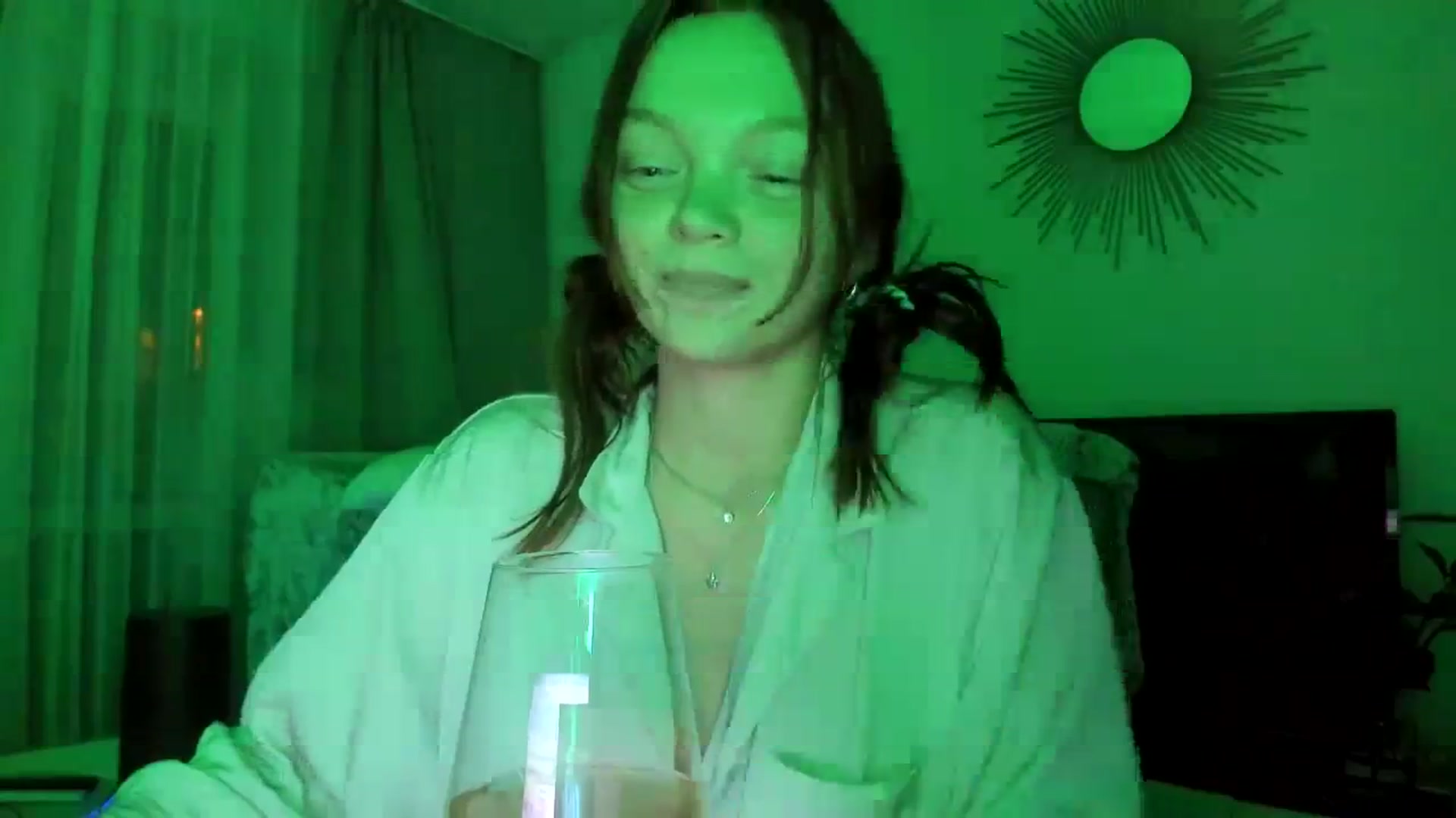 Gallery image thumbnail from greengiirl's myfreecams stream on, 11/08/2023, 14:29 image 14 of 20