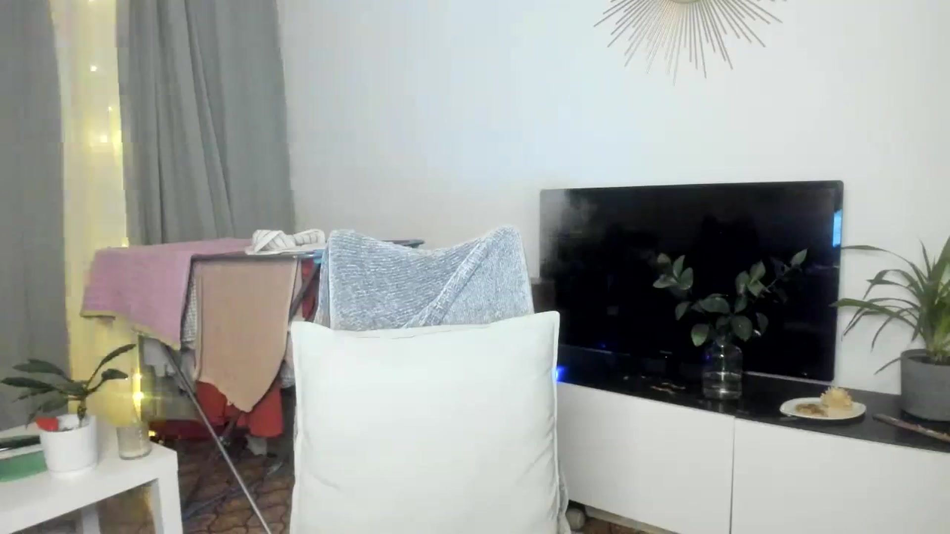 Gallery image thumbnail from greengiirl's myfreecams stream on, 11/16/2023, 19:16 image 7 of 20