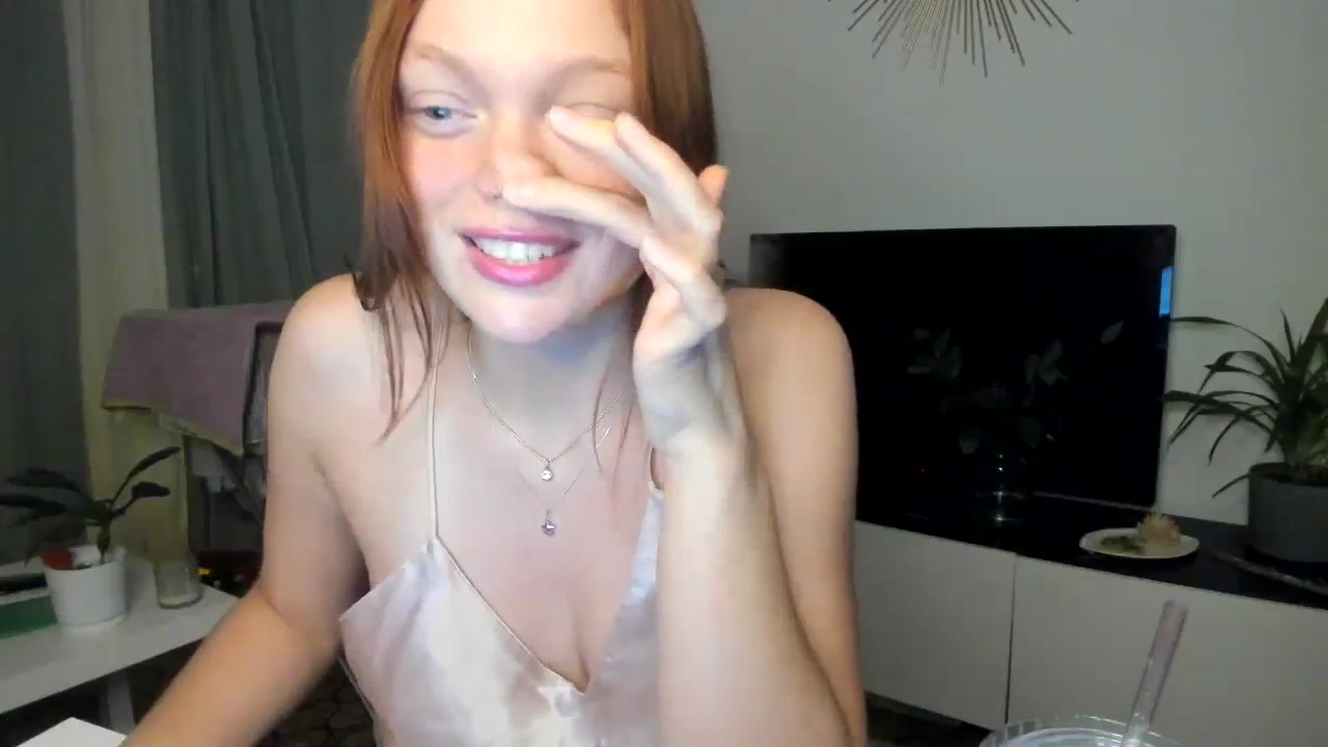 Gallery image thumbnail from greengiirl's myfreecams stream on, 11/16/2023, 19:55 image 16 of 20