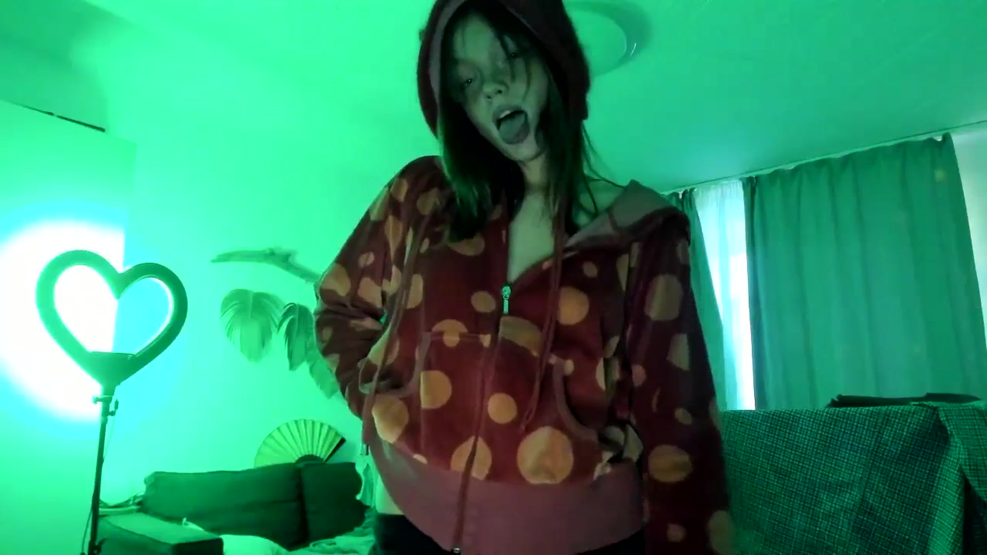 Gallery image thumbnail from greenzone's myfreecams stream on, 03/25/2024, 02:27 image 14 of 20
